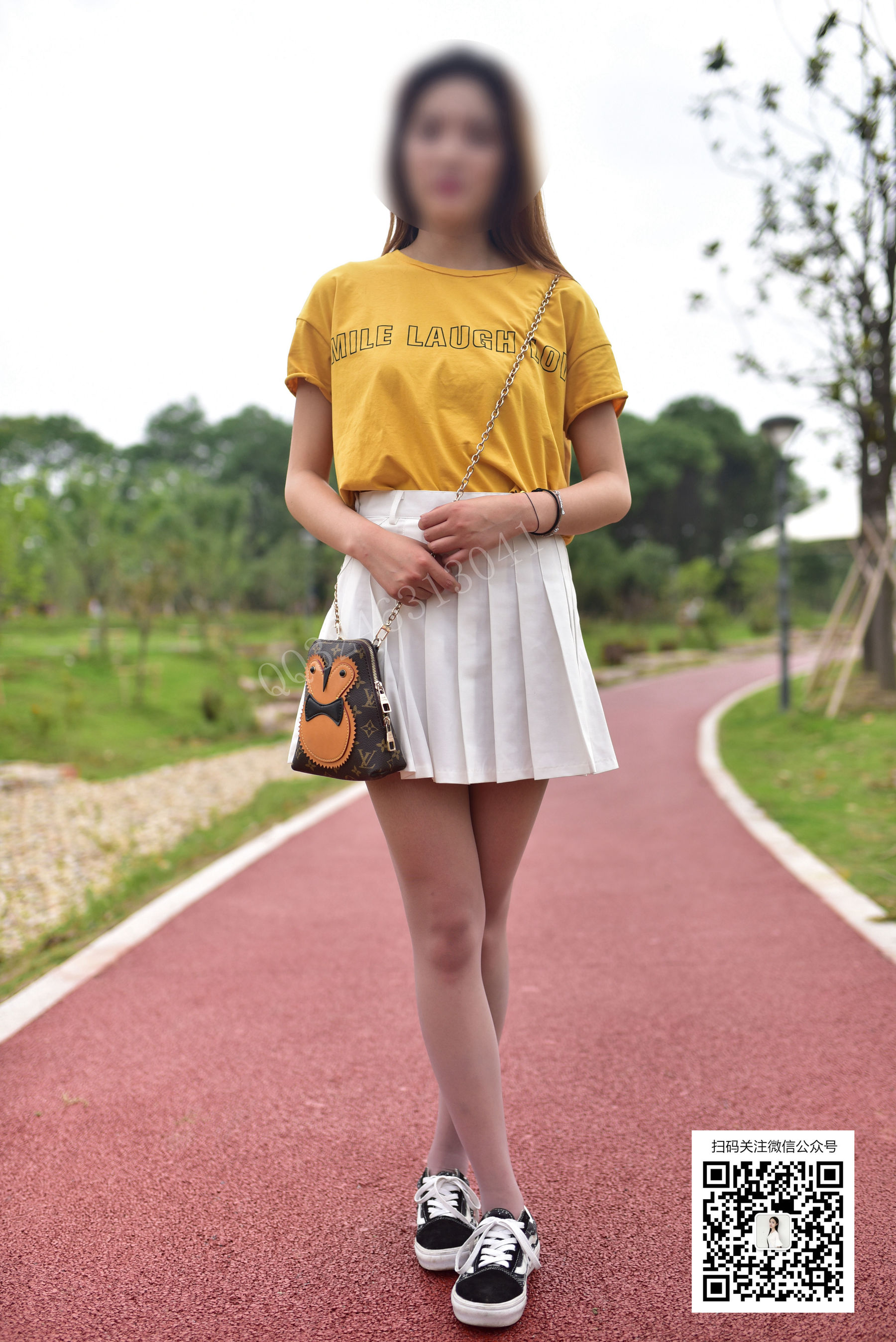 [大生模拍] No.066 静静 湿润的丝袜脚_第4张