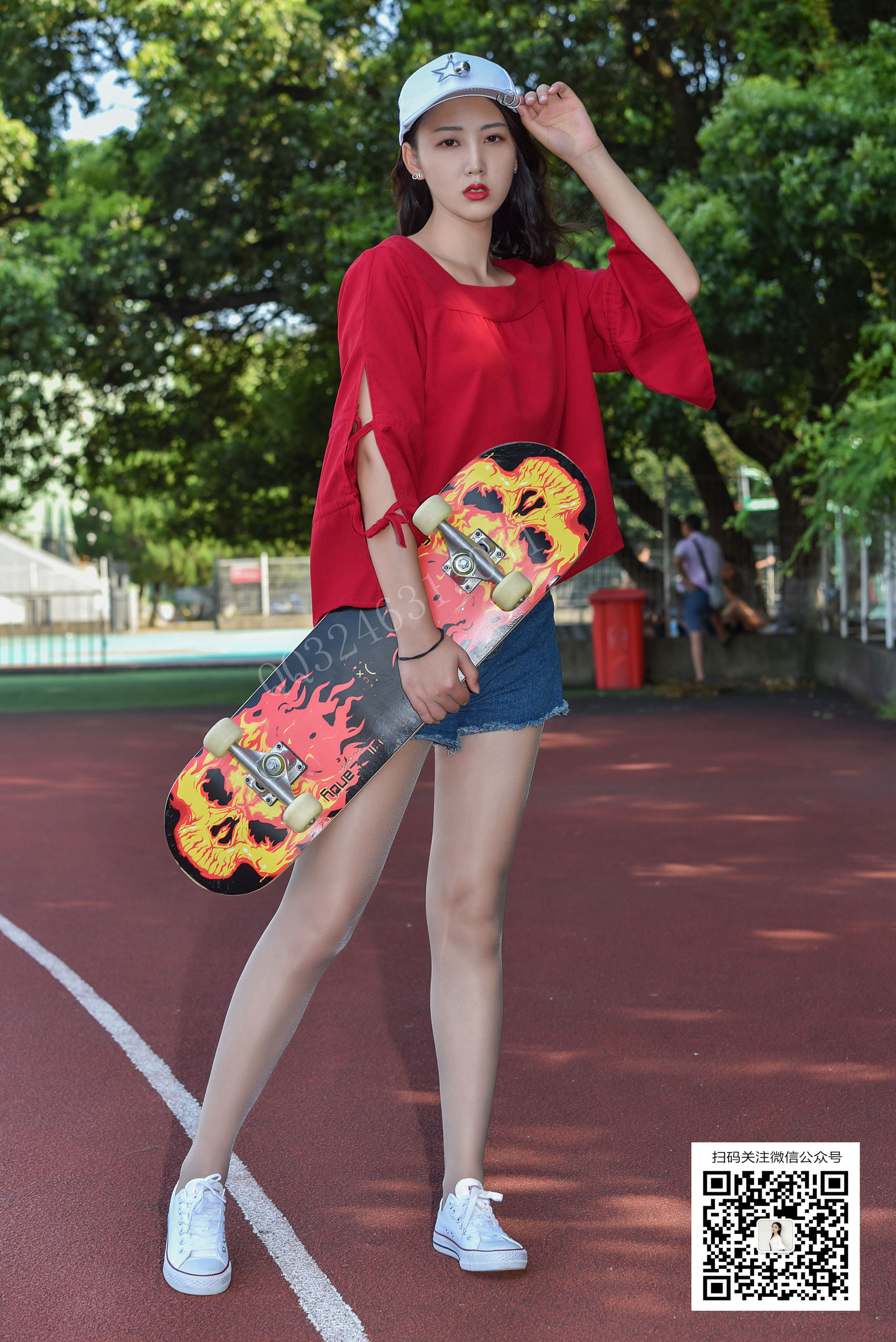 [大生模拍] No.078 悦悦 穿着丝袜玩滑板_第2张