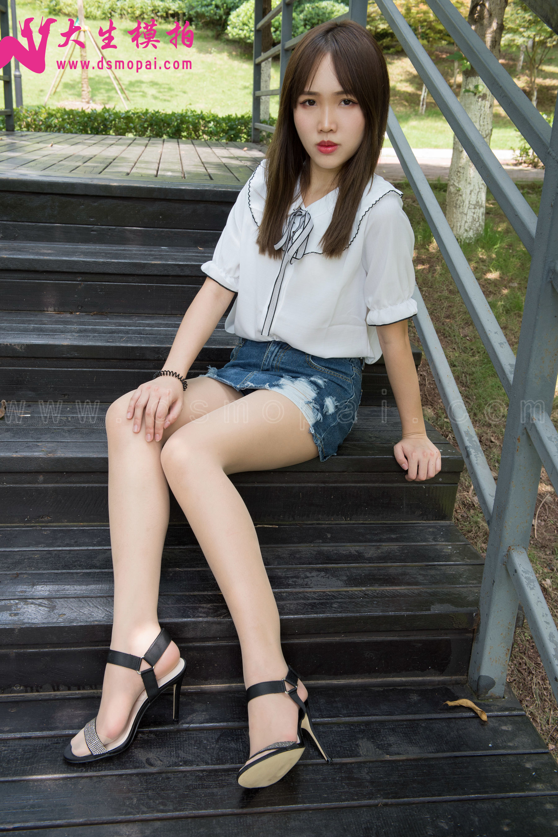 [大生模拍] No.137 婉菱 公园里的短裙肉丝_第3张