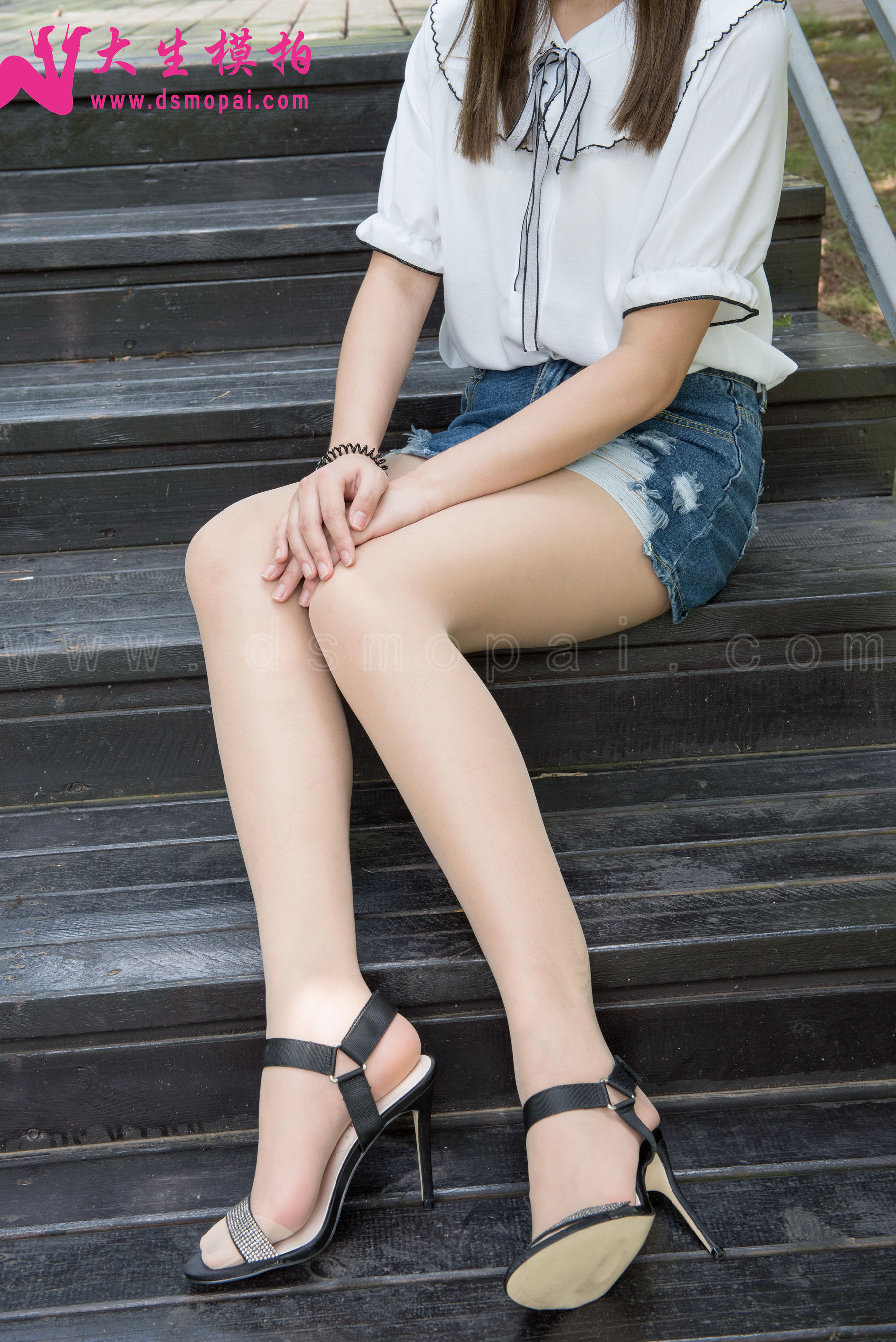 [大生模拍] No.137 婉菱 公园里的短裙肉丝_第4张