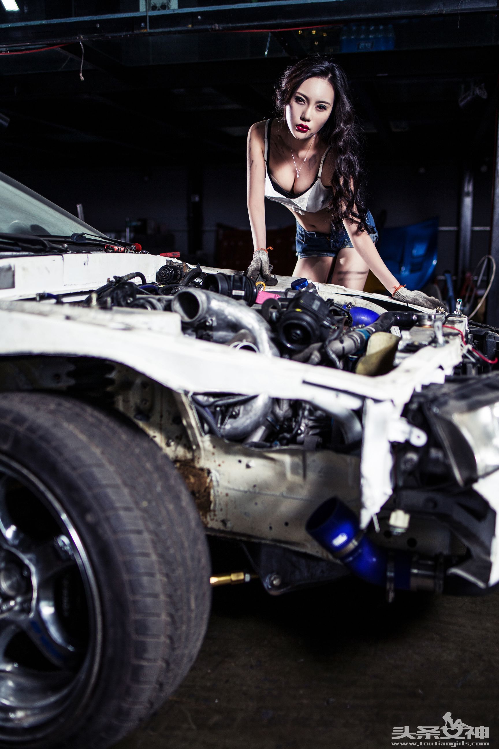 米娅《修车美女》 [头条女神]_第3张
