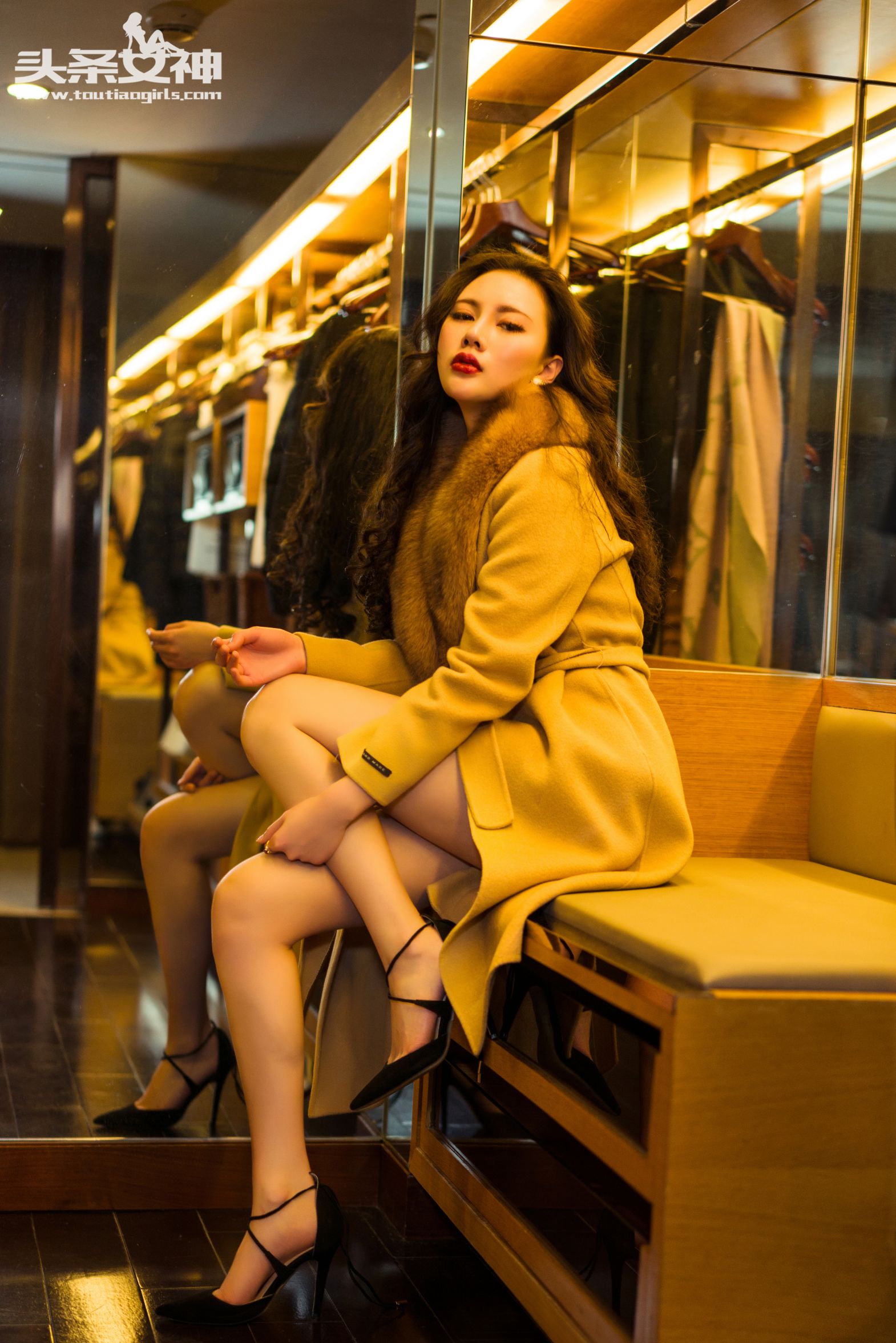 米娅《妖冶美艳OL》 [头条女神]_第5张