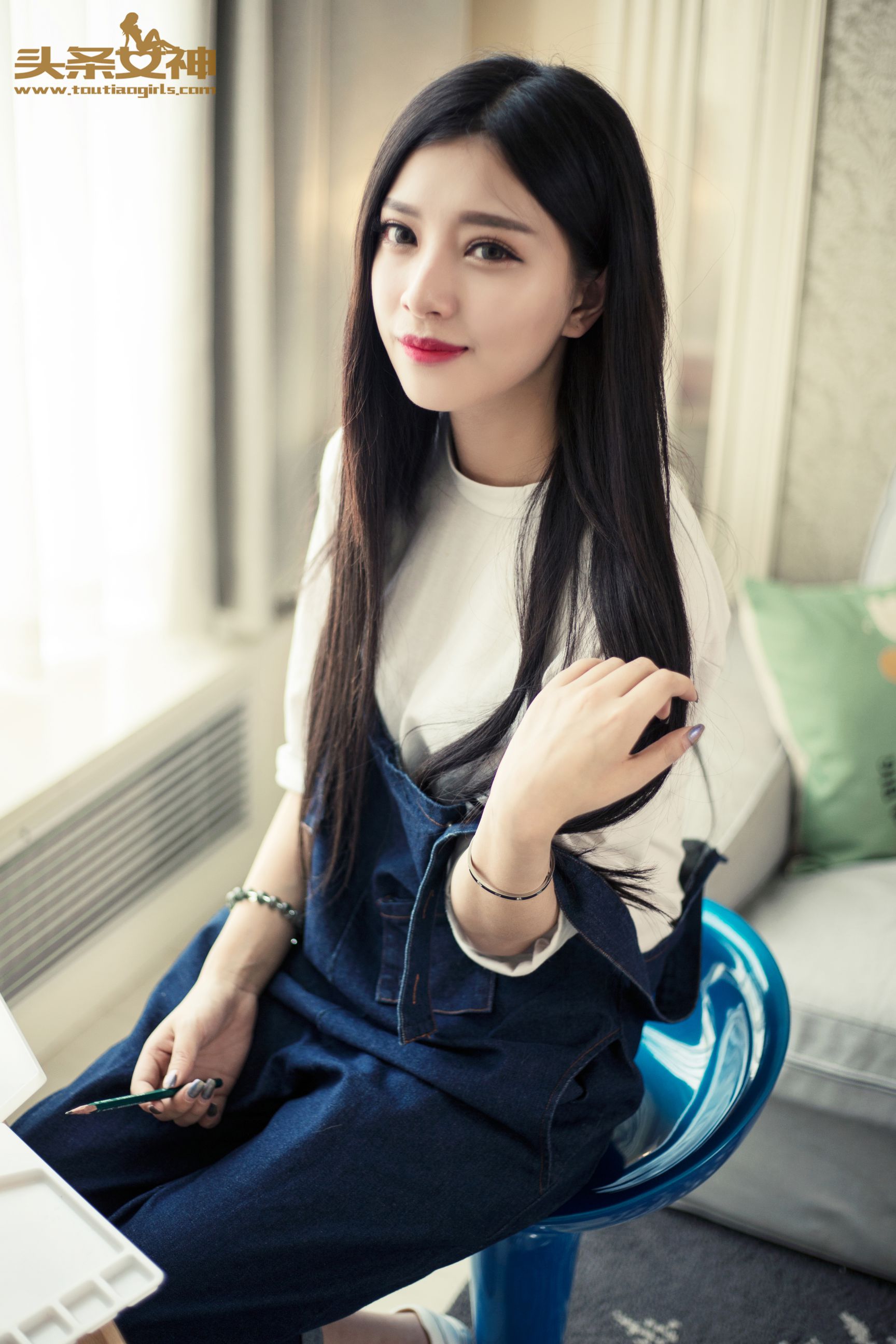 COCO《油画小学妹》 [头条女神]_第2张