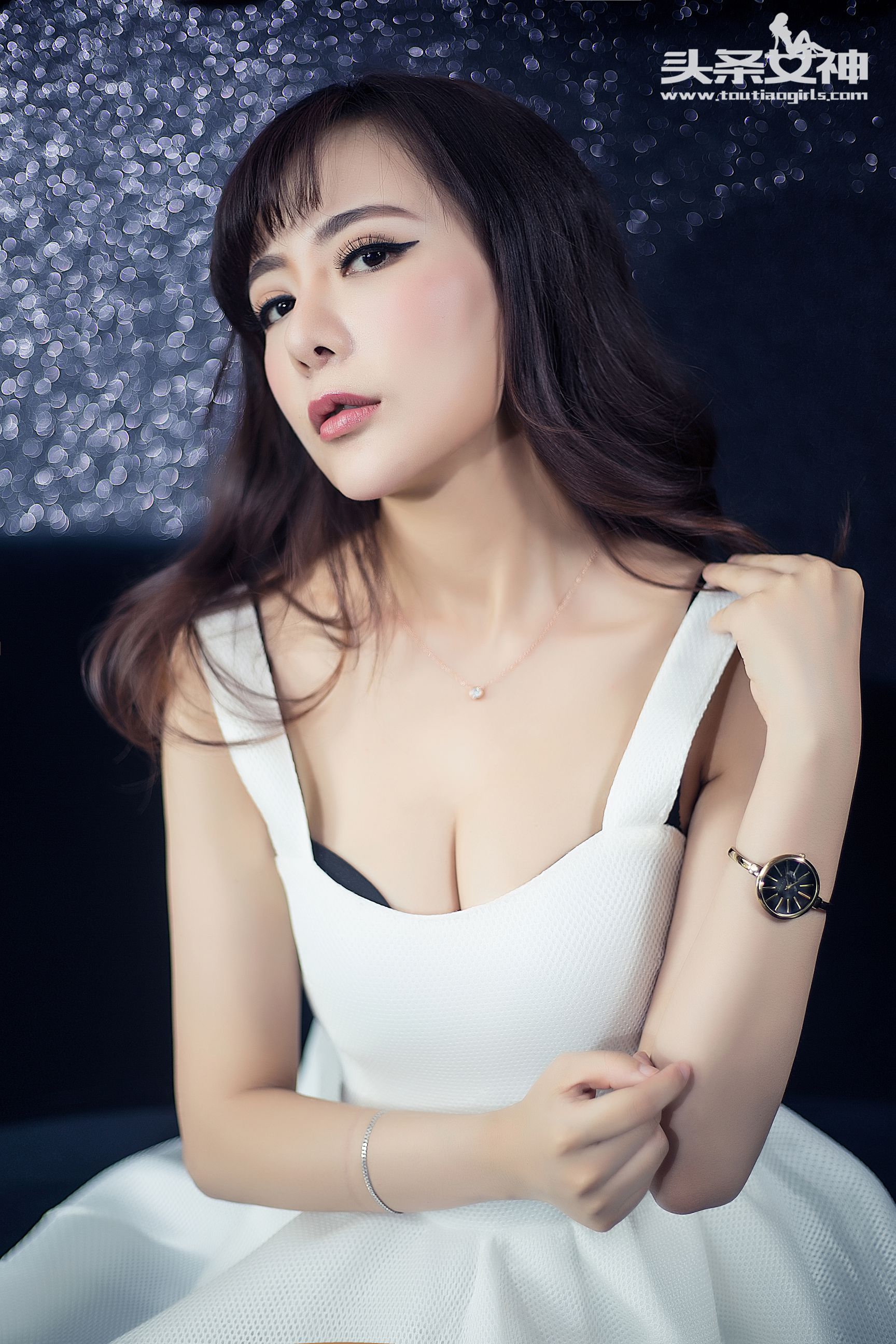 小绮/胡宴绮Nancy《美腿皇后》 [头条女神]_第2张