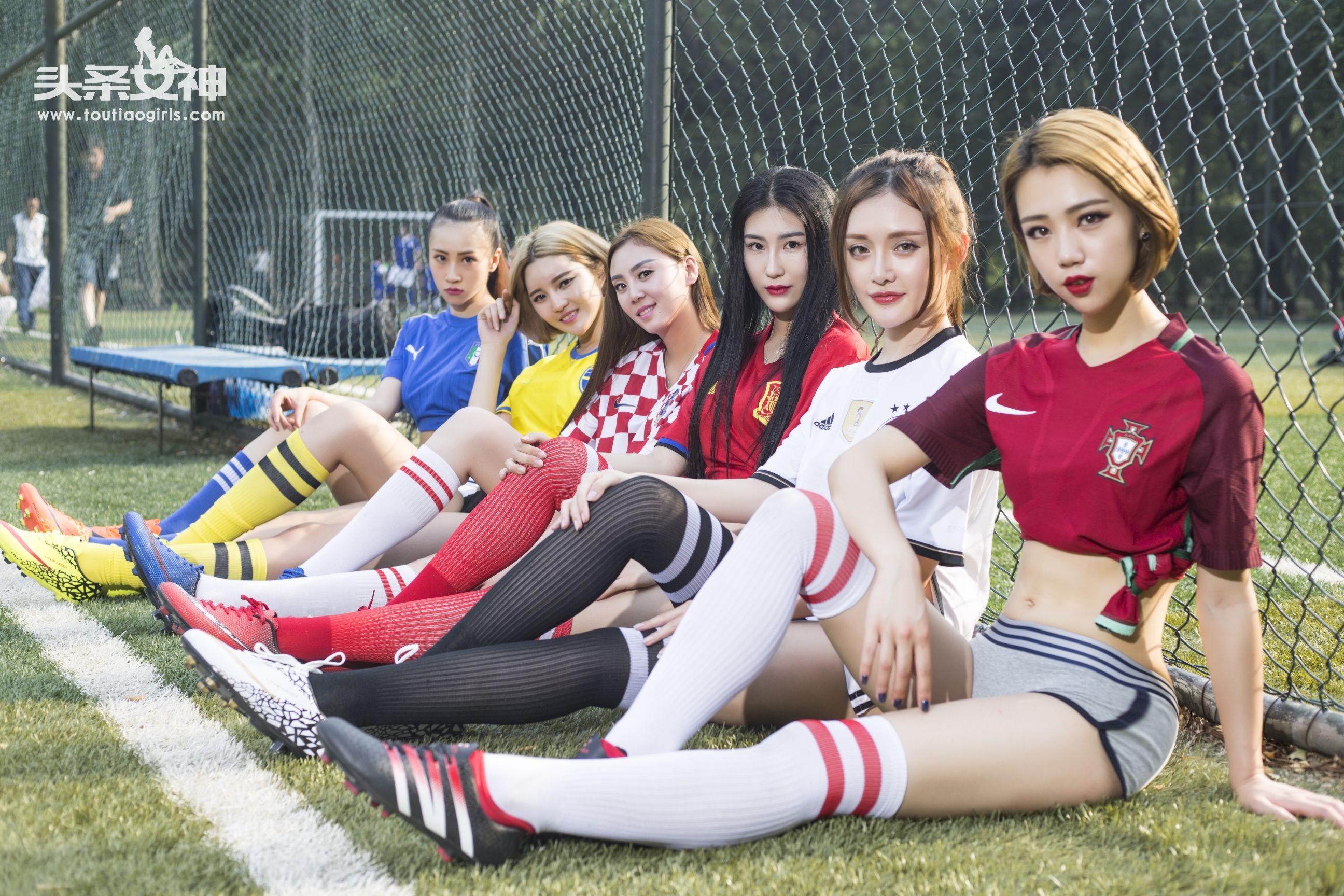 欧洲杯足球宝贝全家福《》 [头条女神]_第3张