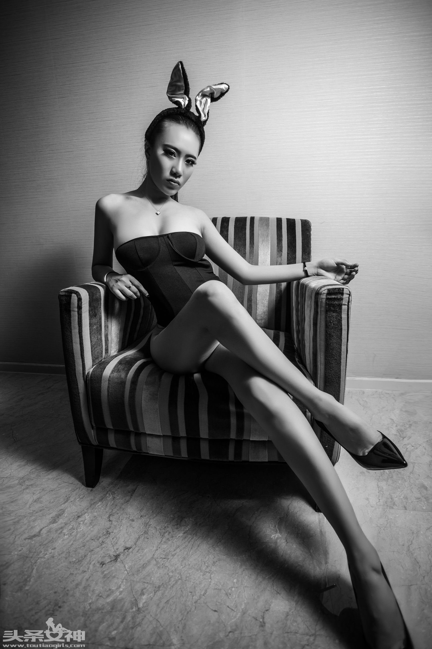 绮儿/胡宴绮《暗黑系巨乳小黑兔》 [头条女神]_第2张
