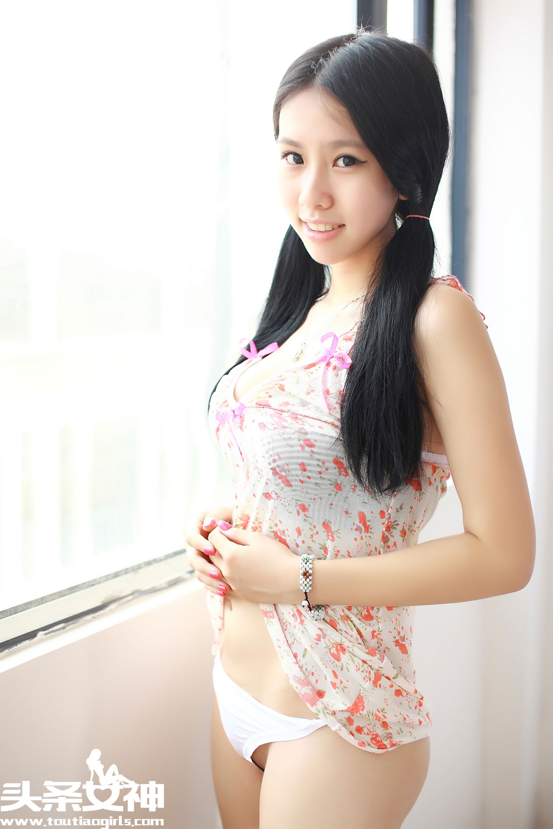 琪琪《异域萝莉》 [头条女神]_第1张