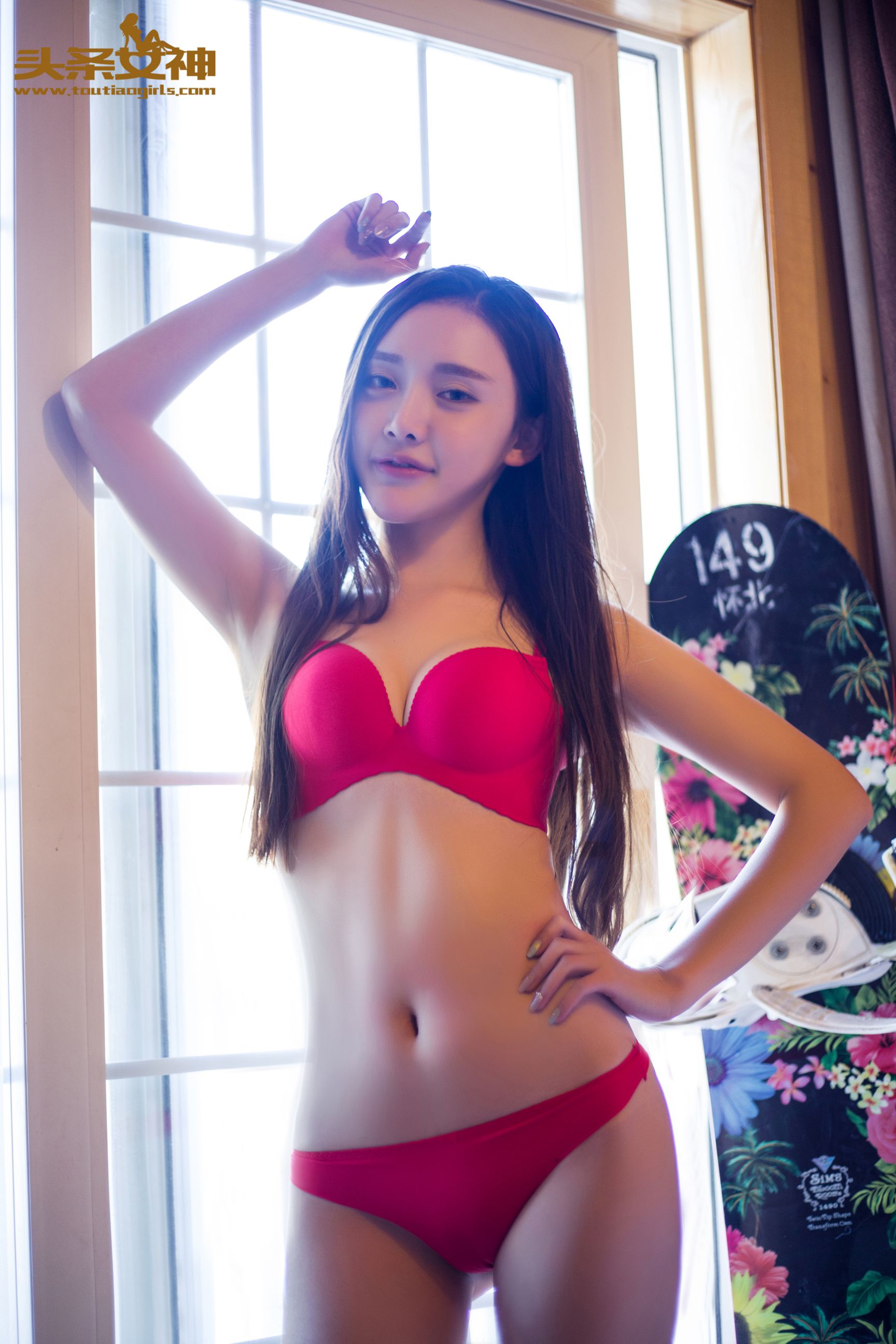 崔昭妍《雪屋比基尼》 [头条女神]_第2张