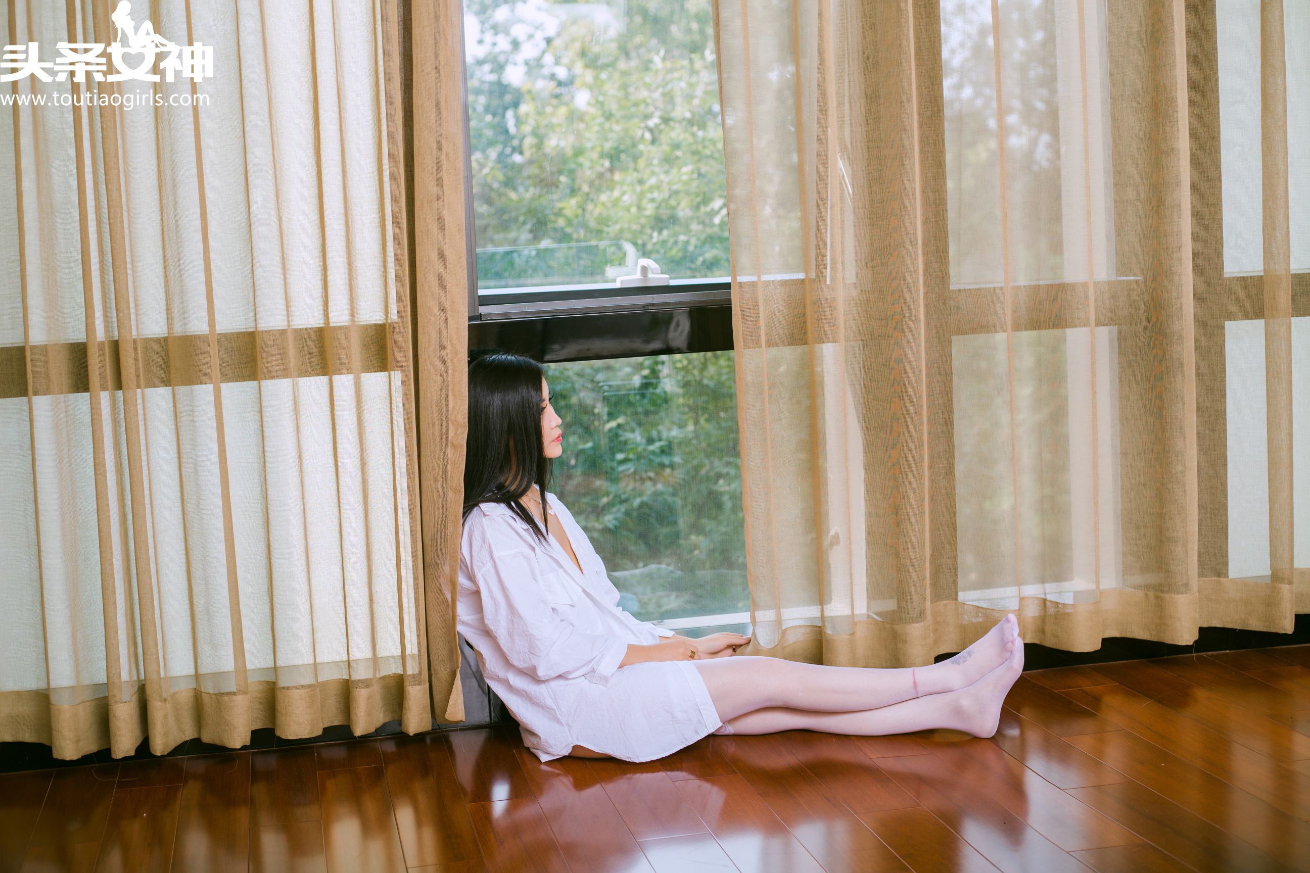 灵儿《闺房白衬衫》 [头条女神]_第1张