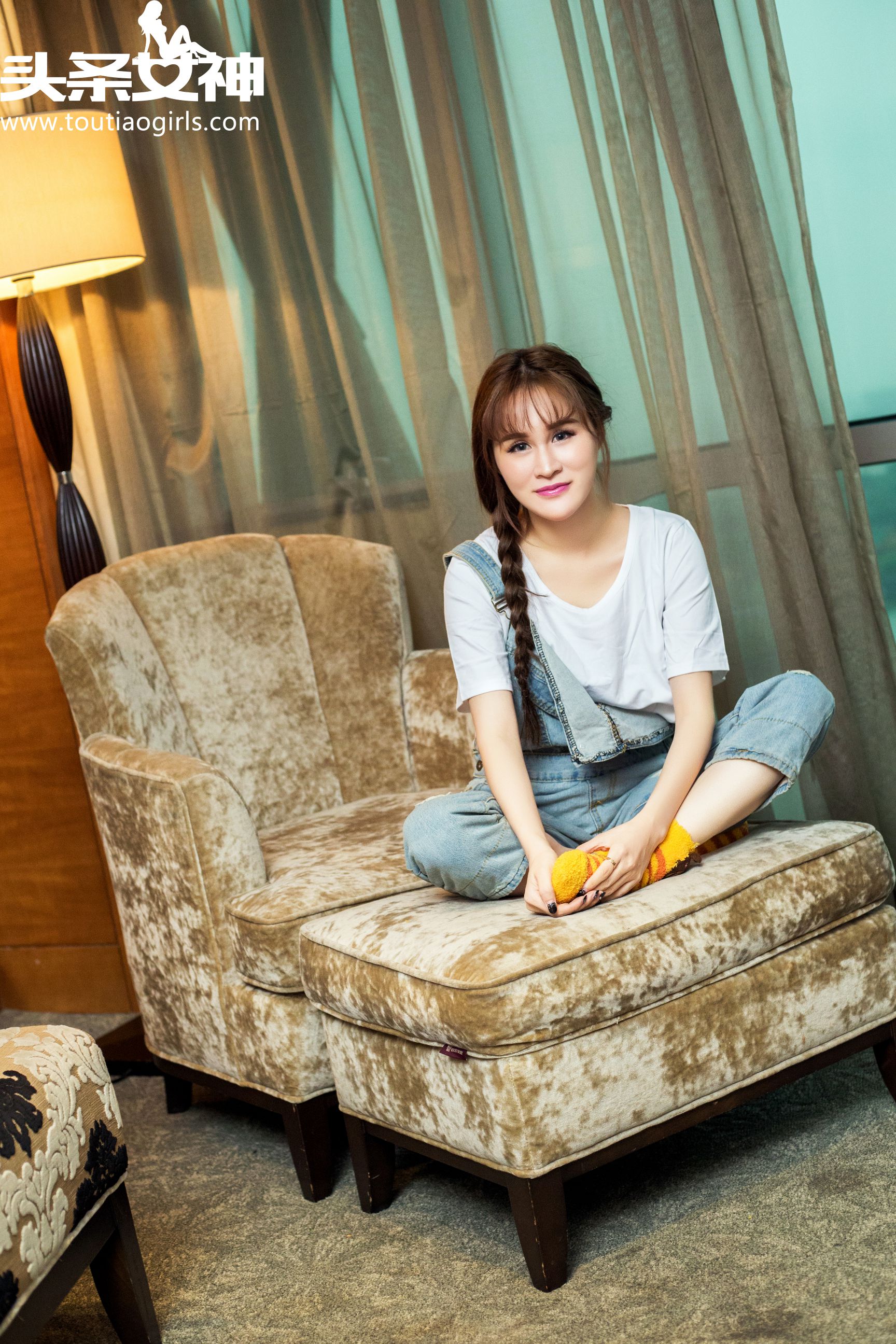 沈晓爱《唱歌的洛玉塔 青春牛仔小萝莉》 [头条女神]_第1张