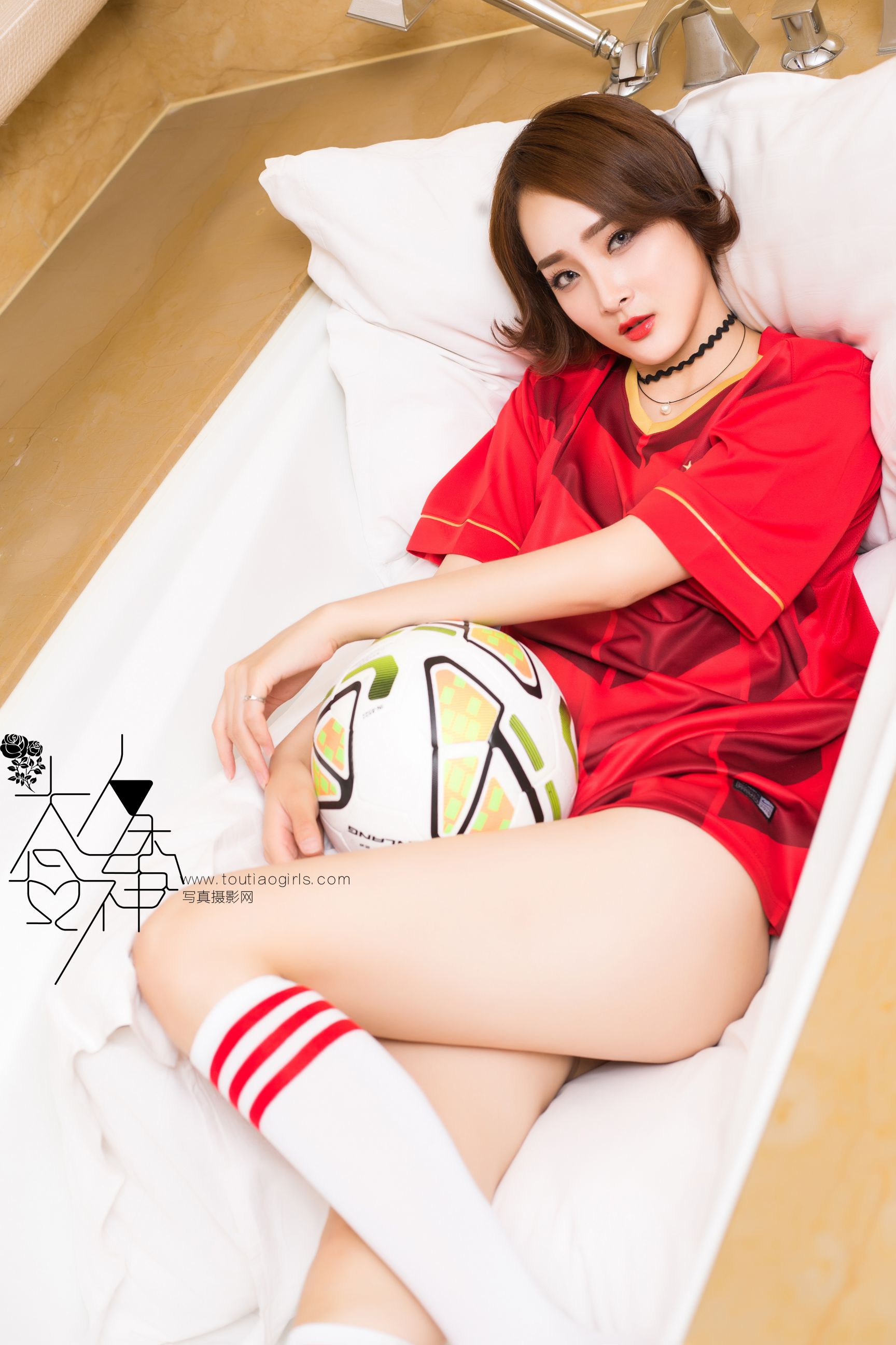 周夕爱《小红魔宝宝 致敬曼联》 [头条女神]_第5张