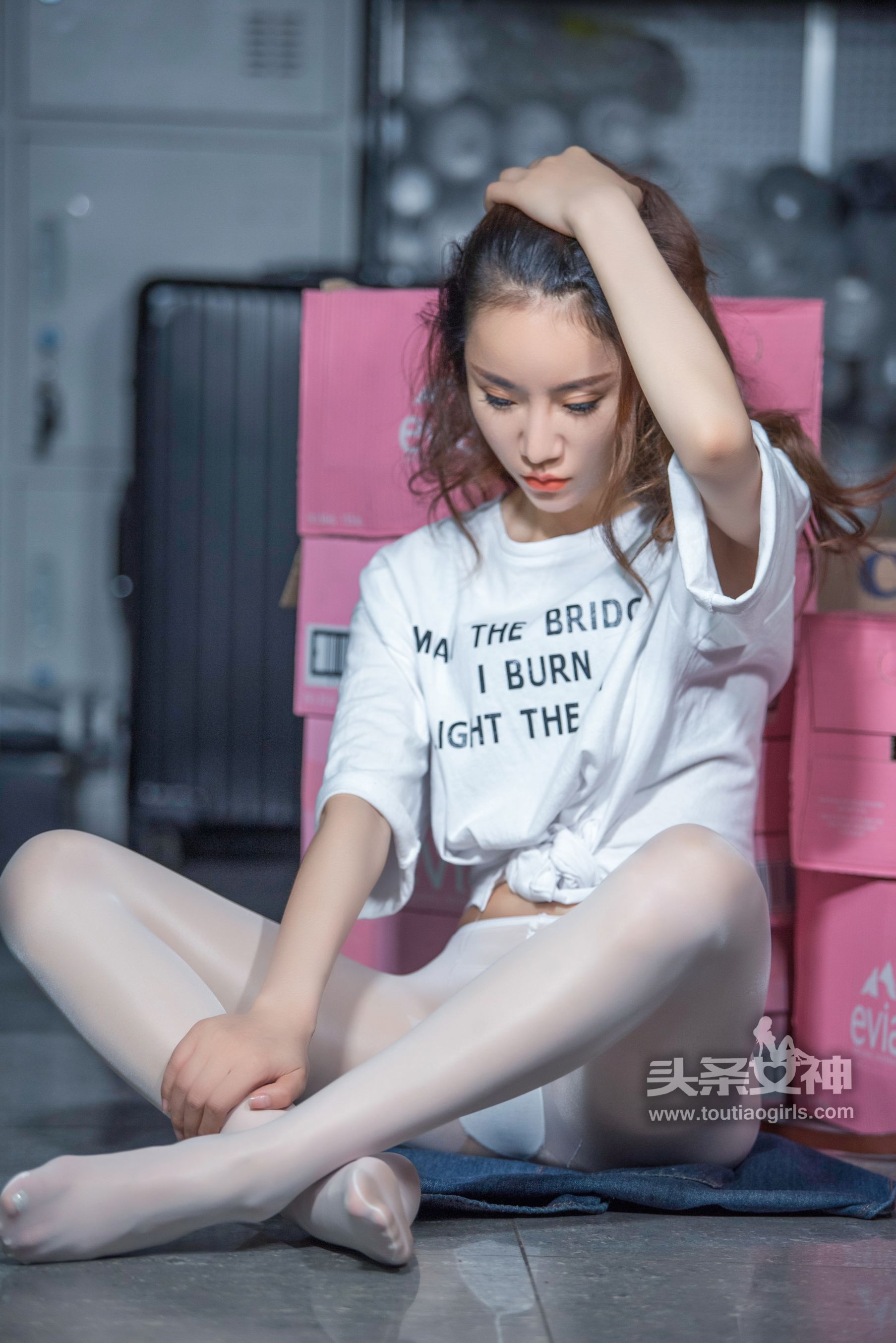 樊安妮《真空白丝袜》 [头条女神]_第1张