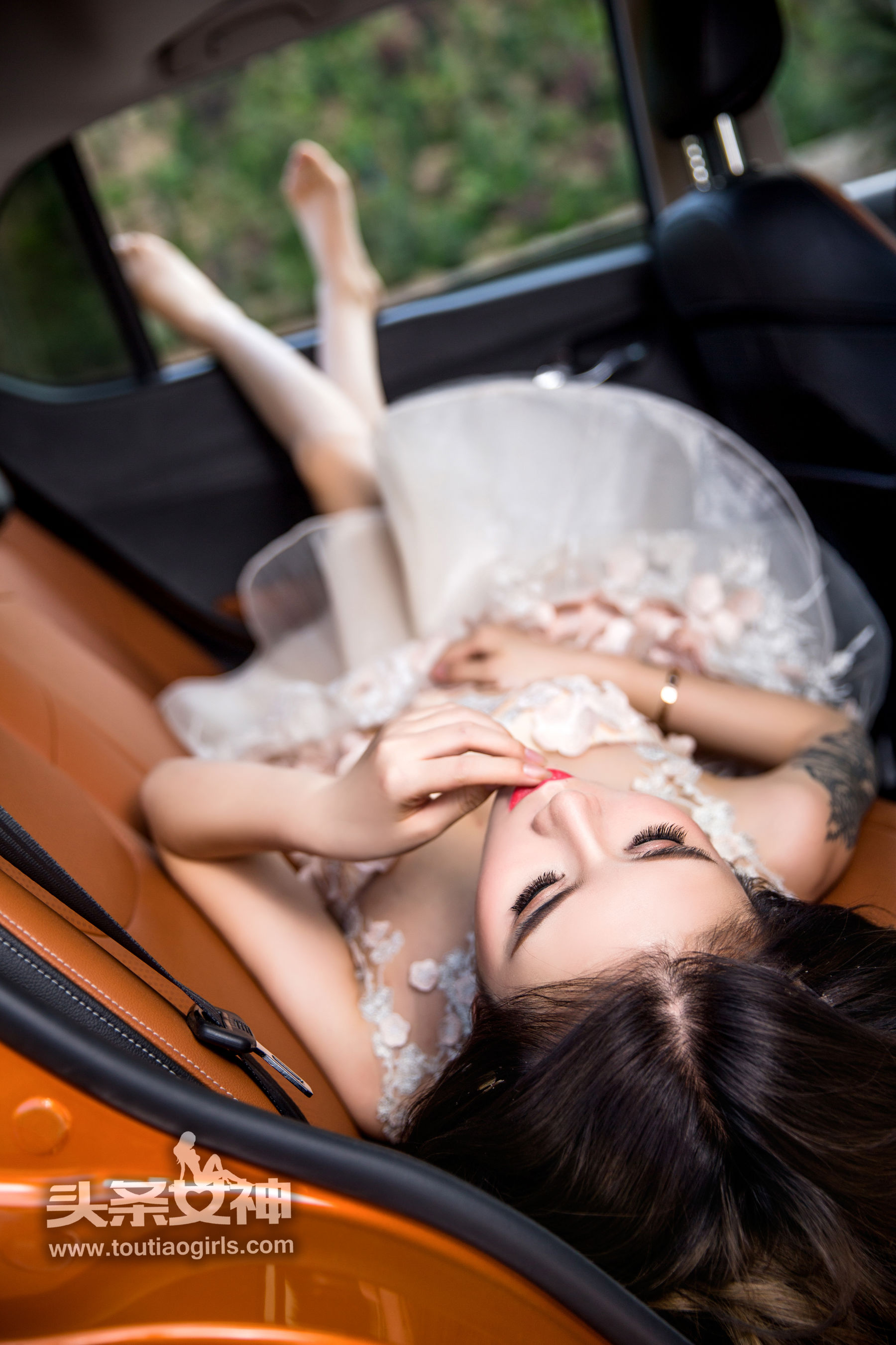 爱丽莎《小洋装 甜美媳妇》 [头条女神]_第4张