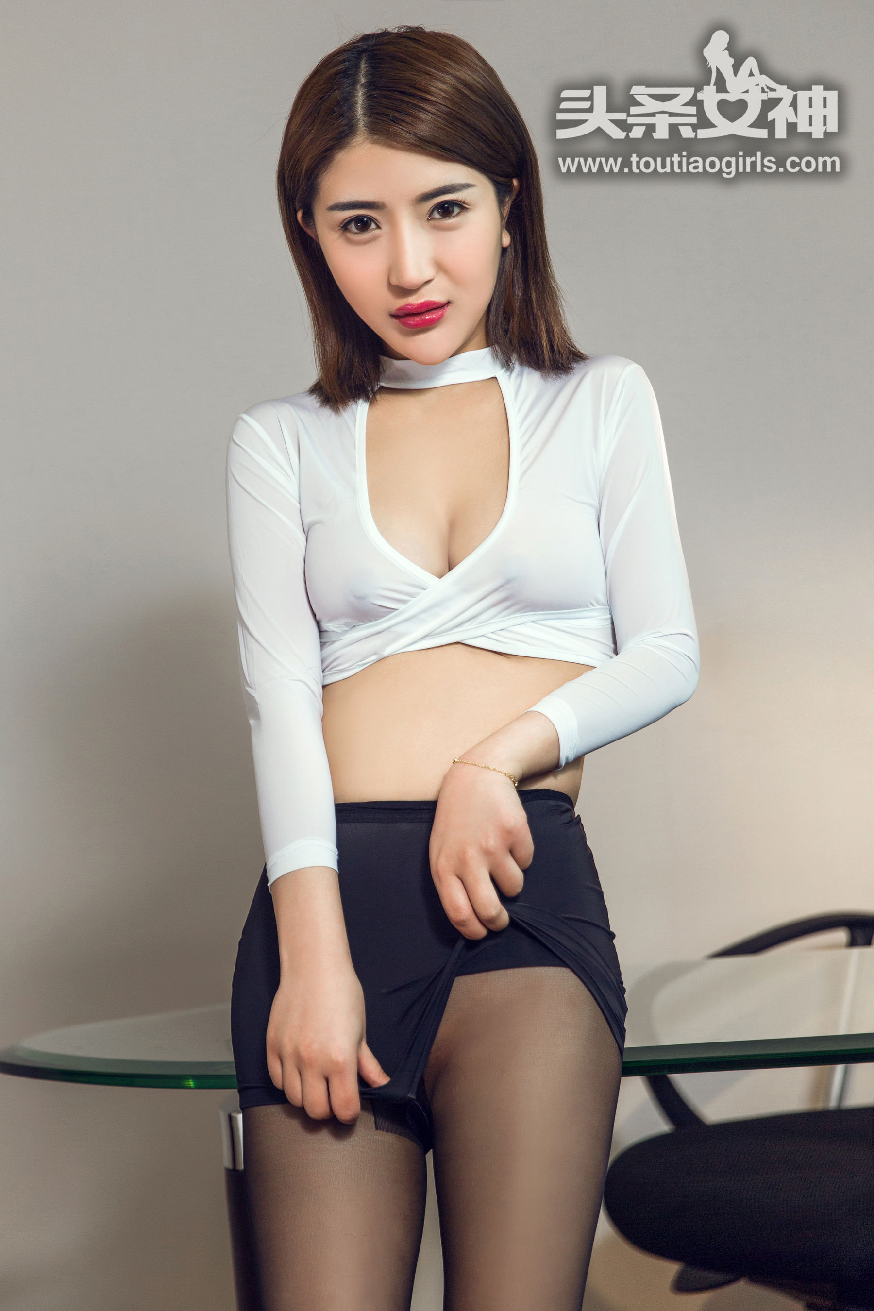 滢儿《可人俏秘书》 [头条女神]_第5张