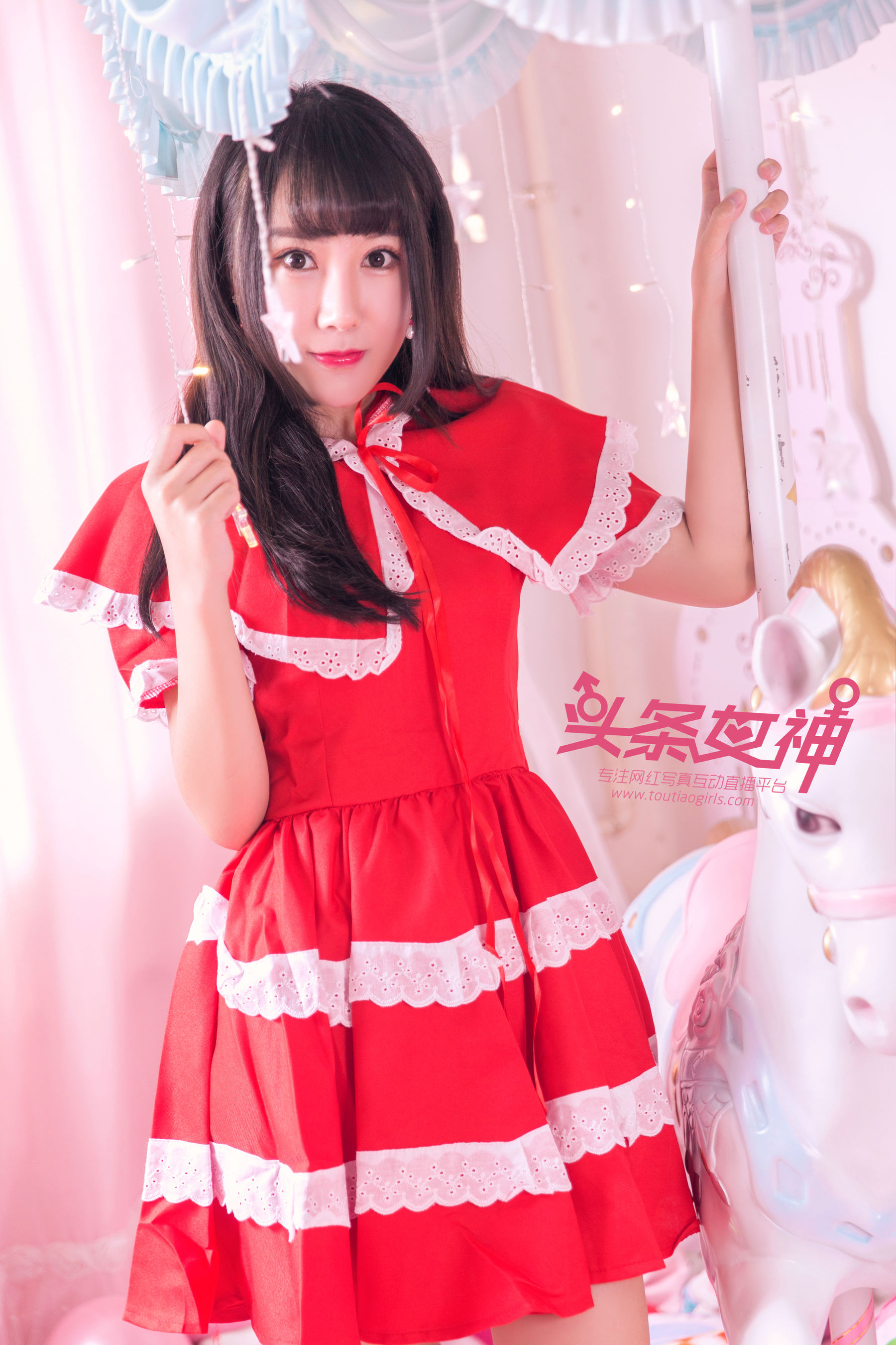 笑笑《旋转木马》 [头条女神]_第1张