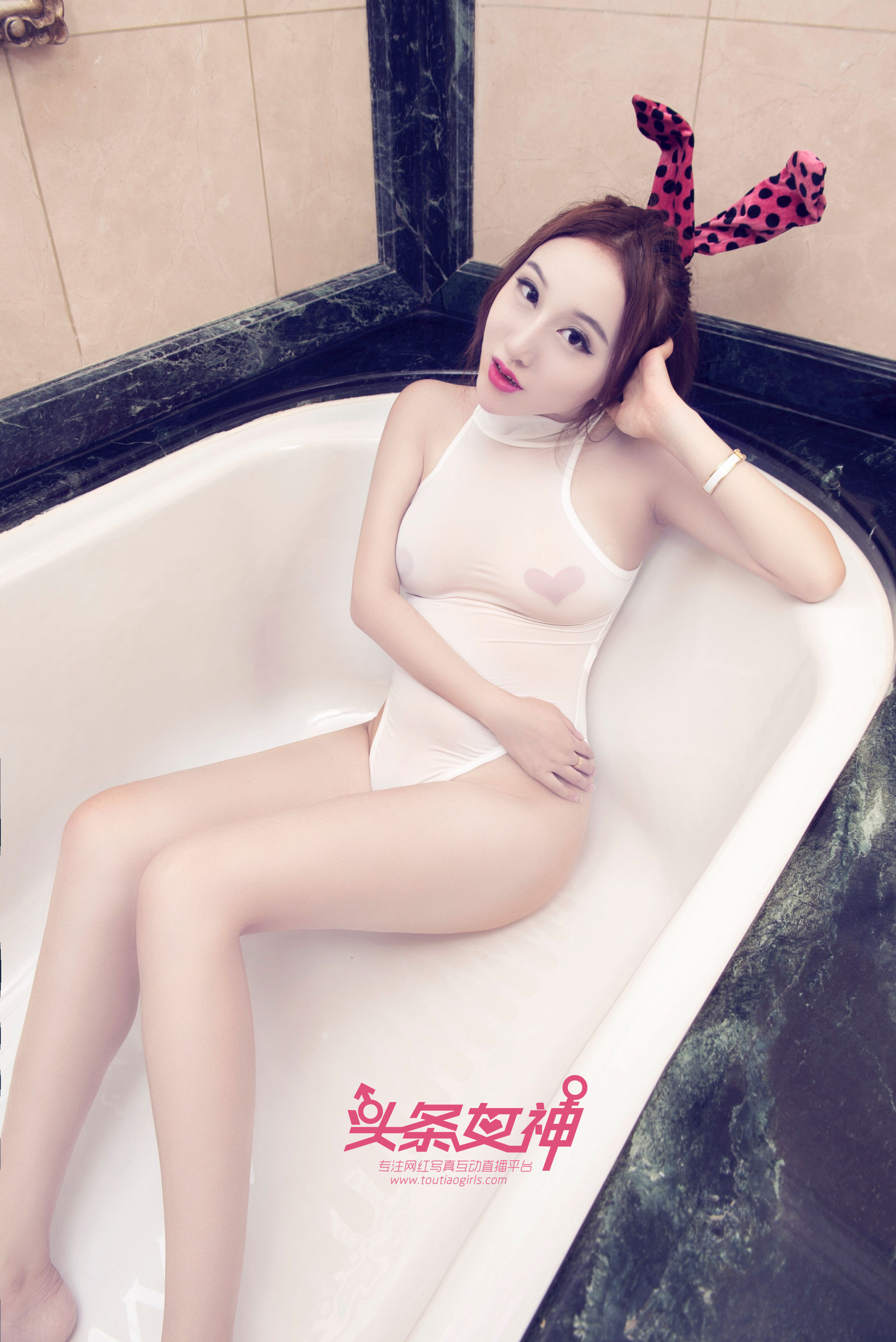 美纳子《丽思卡尔顿皮衣》 [头条女神Toutiaogirls]_第5张