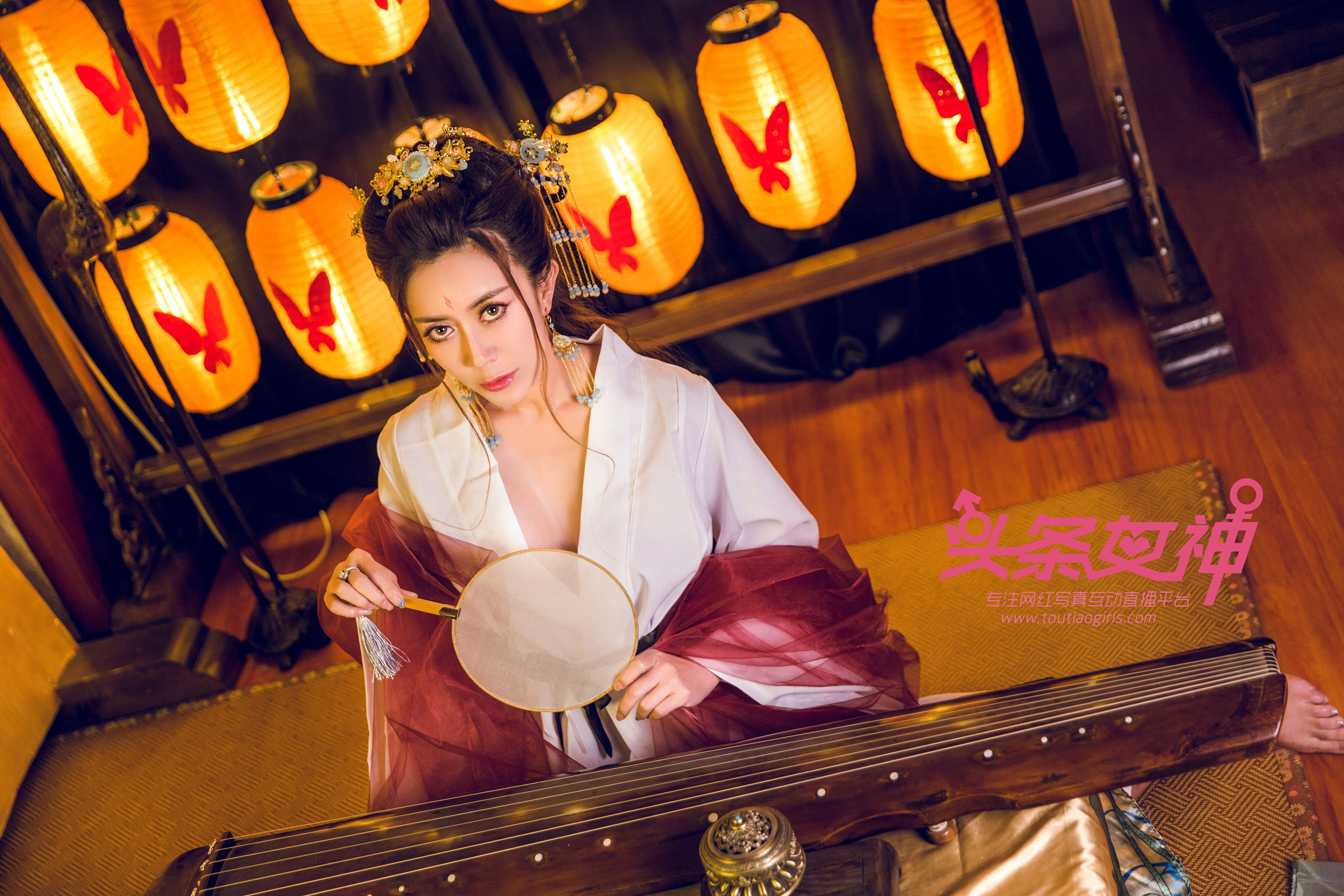 萱宸《当代女帝》 [头条女神Toutiaogirls]_第3张