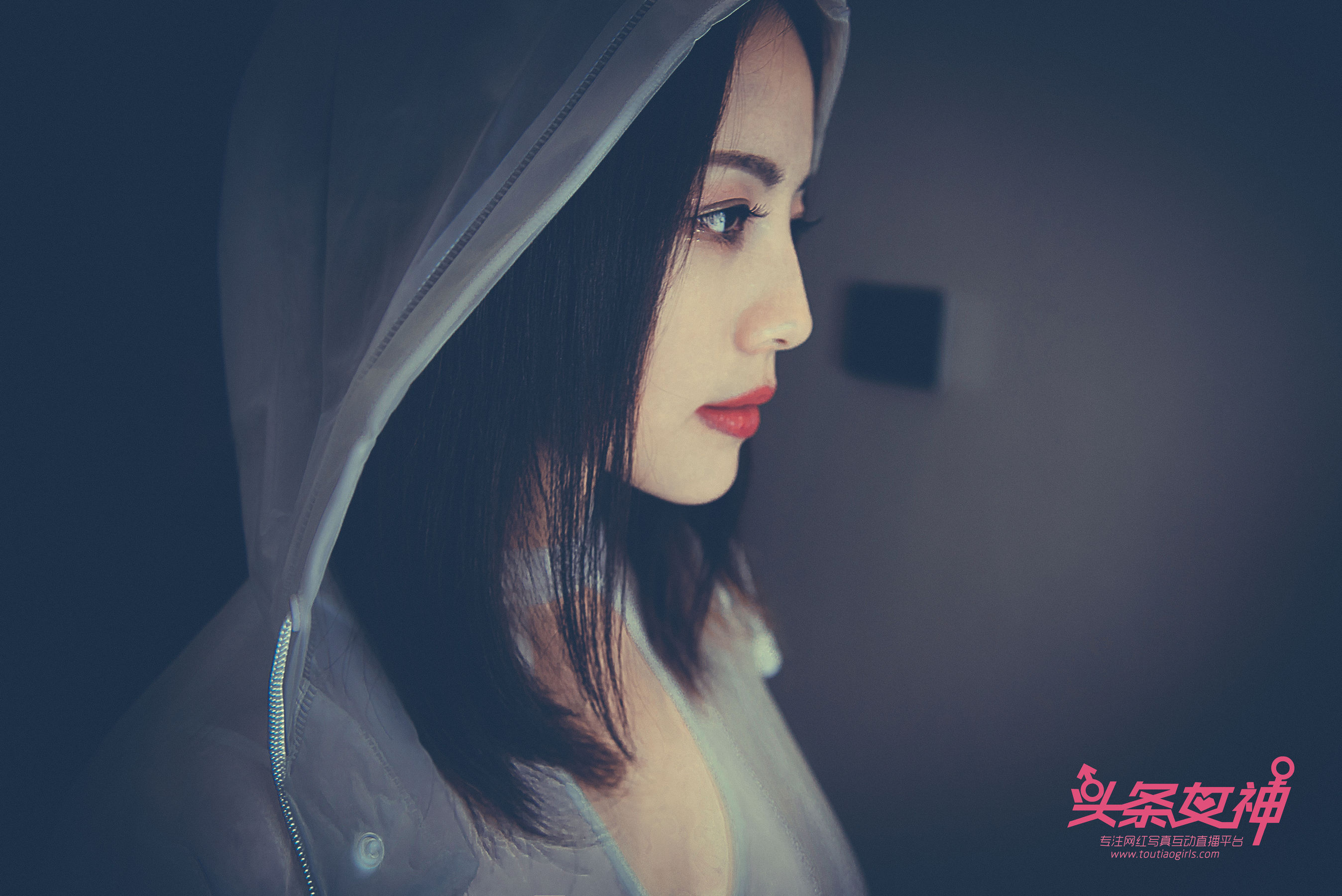 迪爱儿《雨衣修水》 [头条女神Toutiaogirls]_第4张