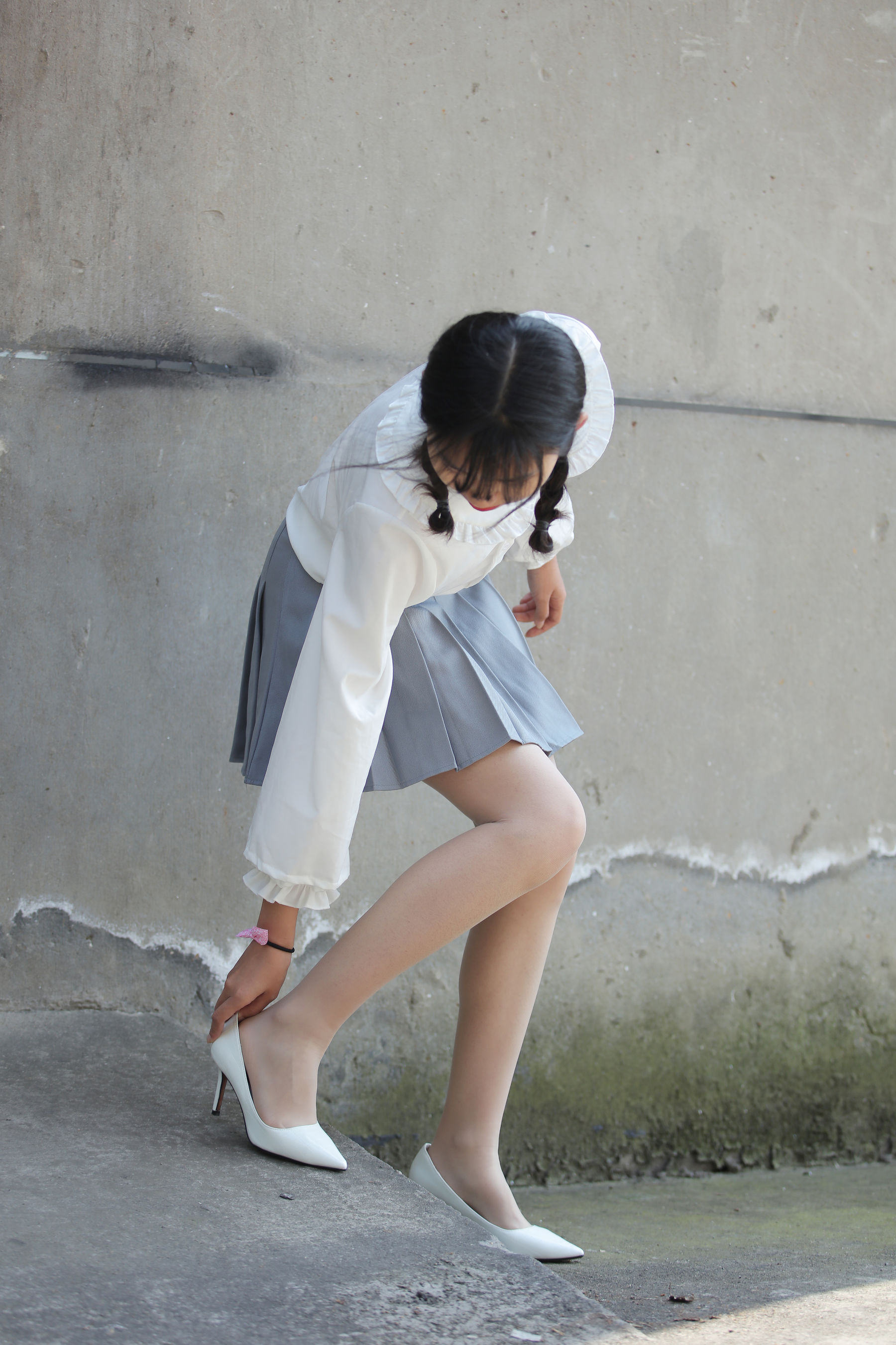 [奈丝] NO.072 小橙子 扎马尾辫 穿白褶裙_第2张