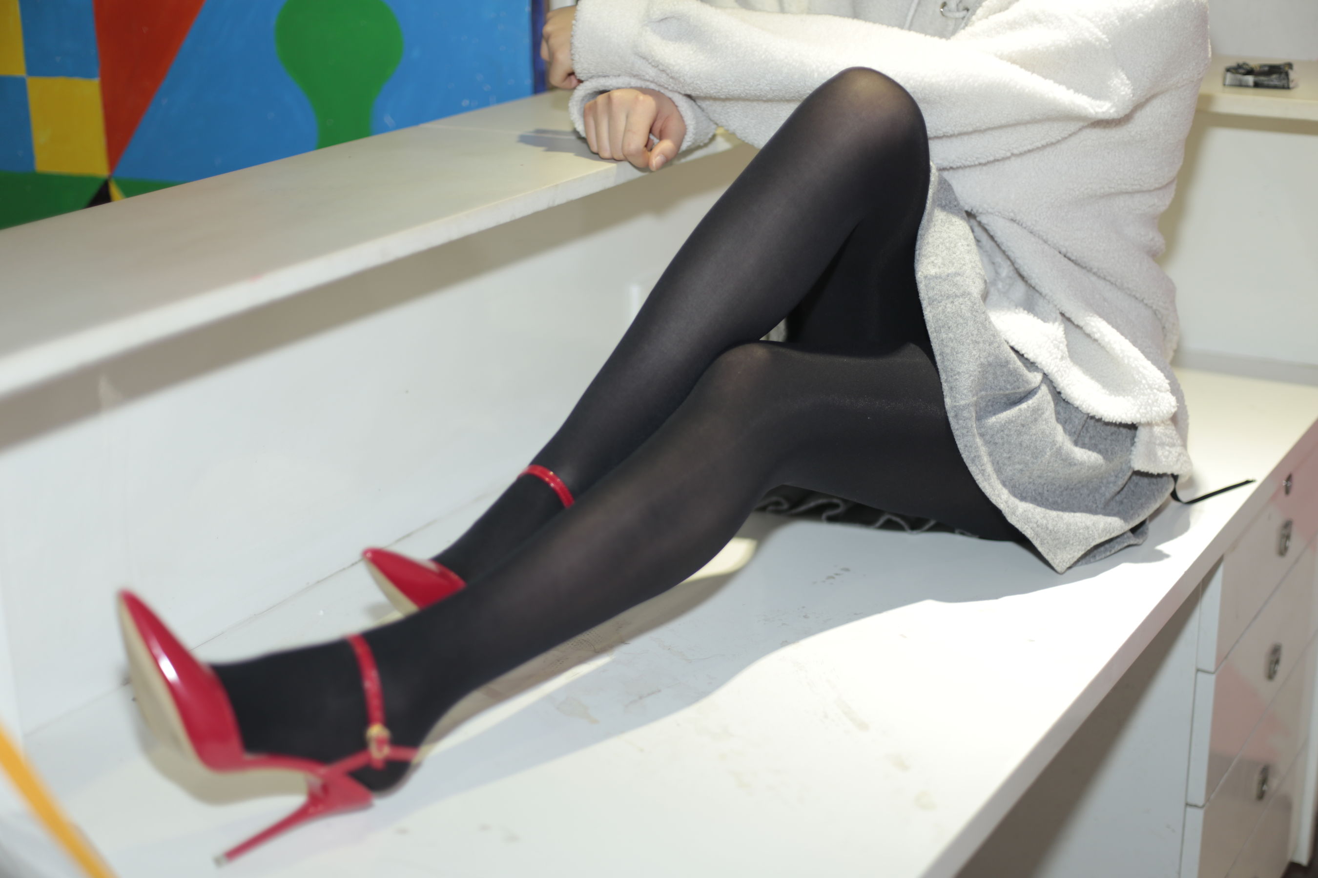 [奈丝] NO.077 猫璃 纯黑的丝 正红的鞋_第5张