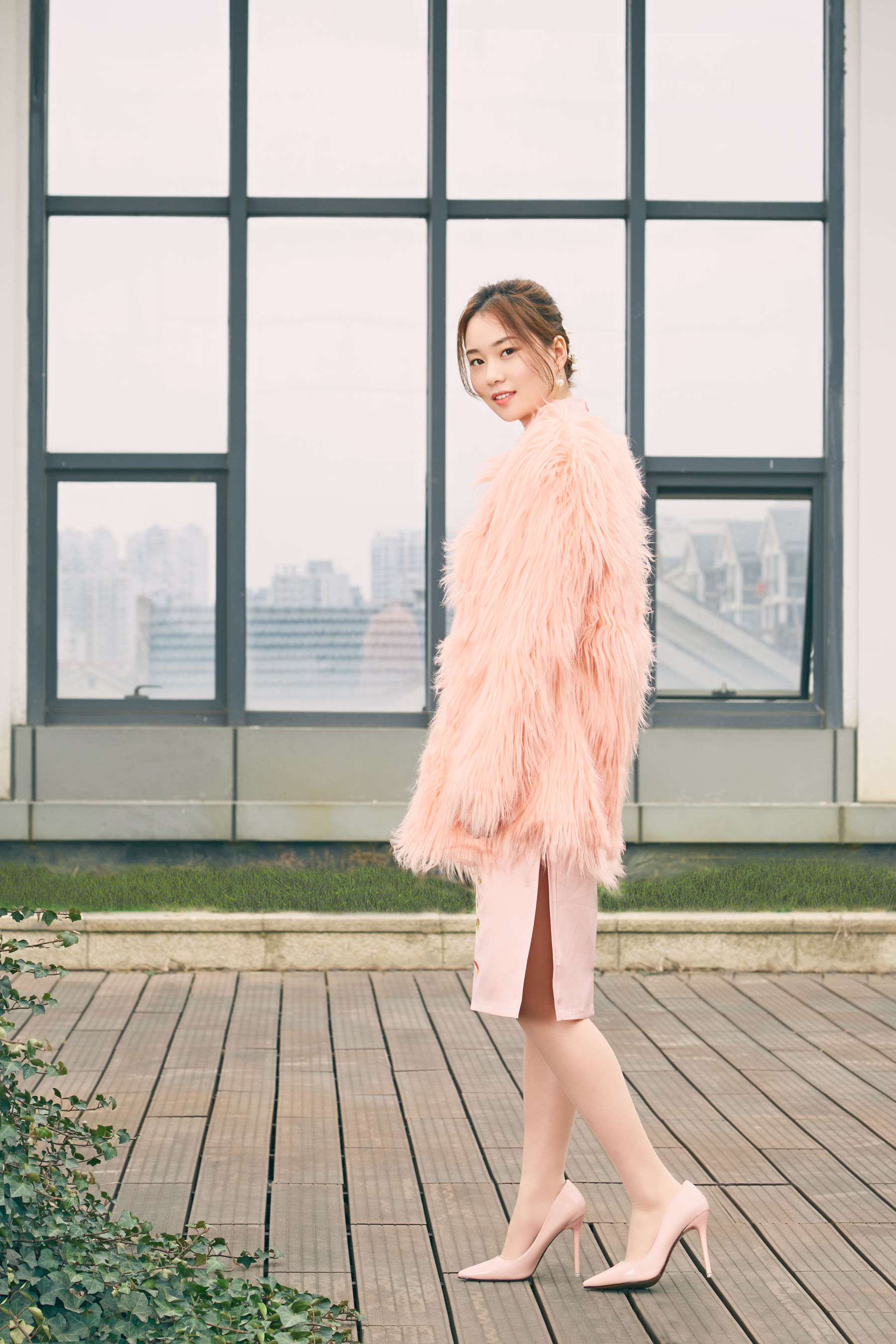 [奈丝] NO.079 露露 捋捋被风吹乱的秀发_第1张