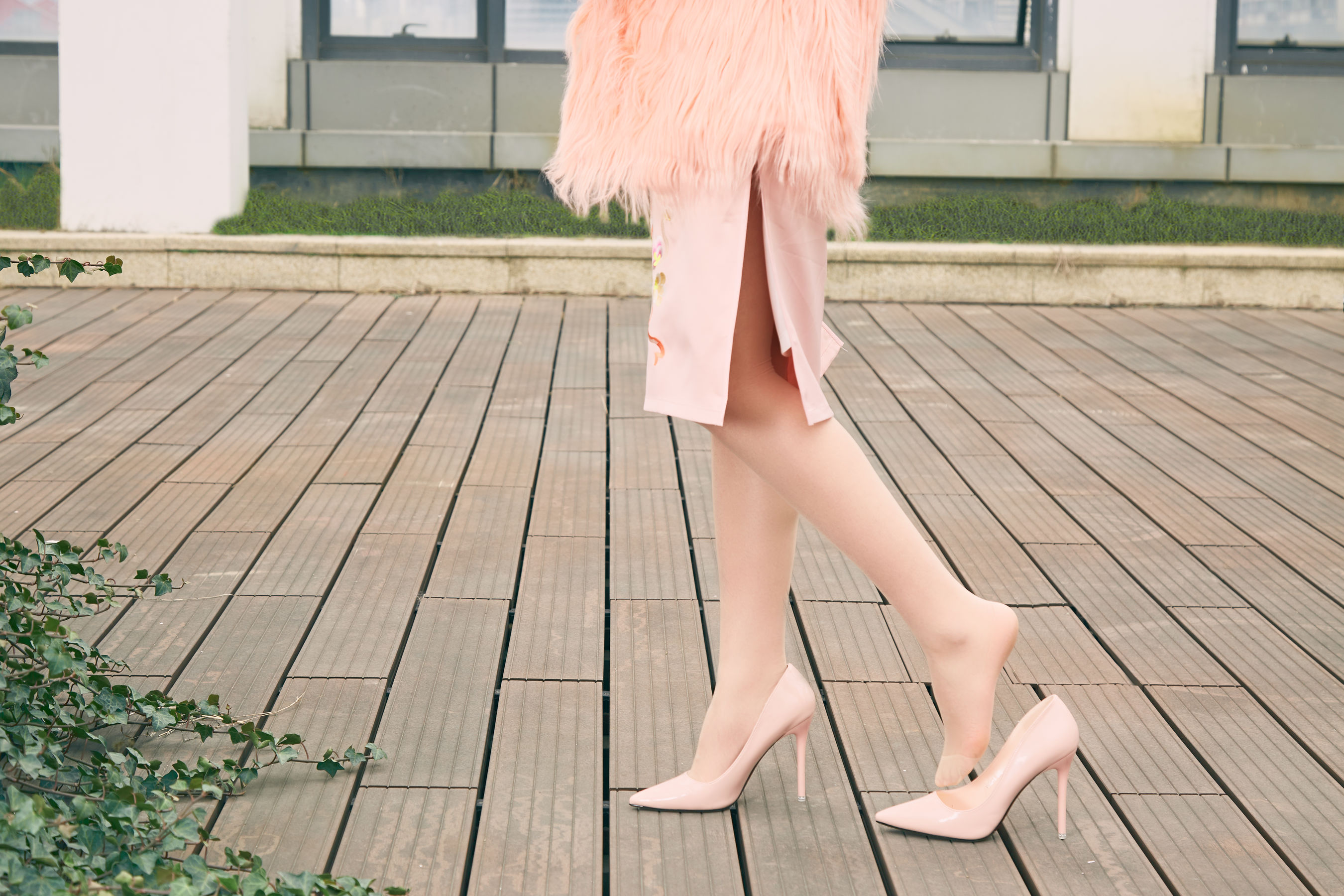 [奈丝] NO.079 露露 捋捋被风吹乱的秀发_第2张