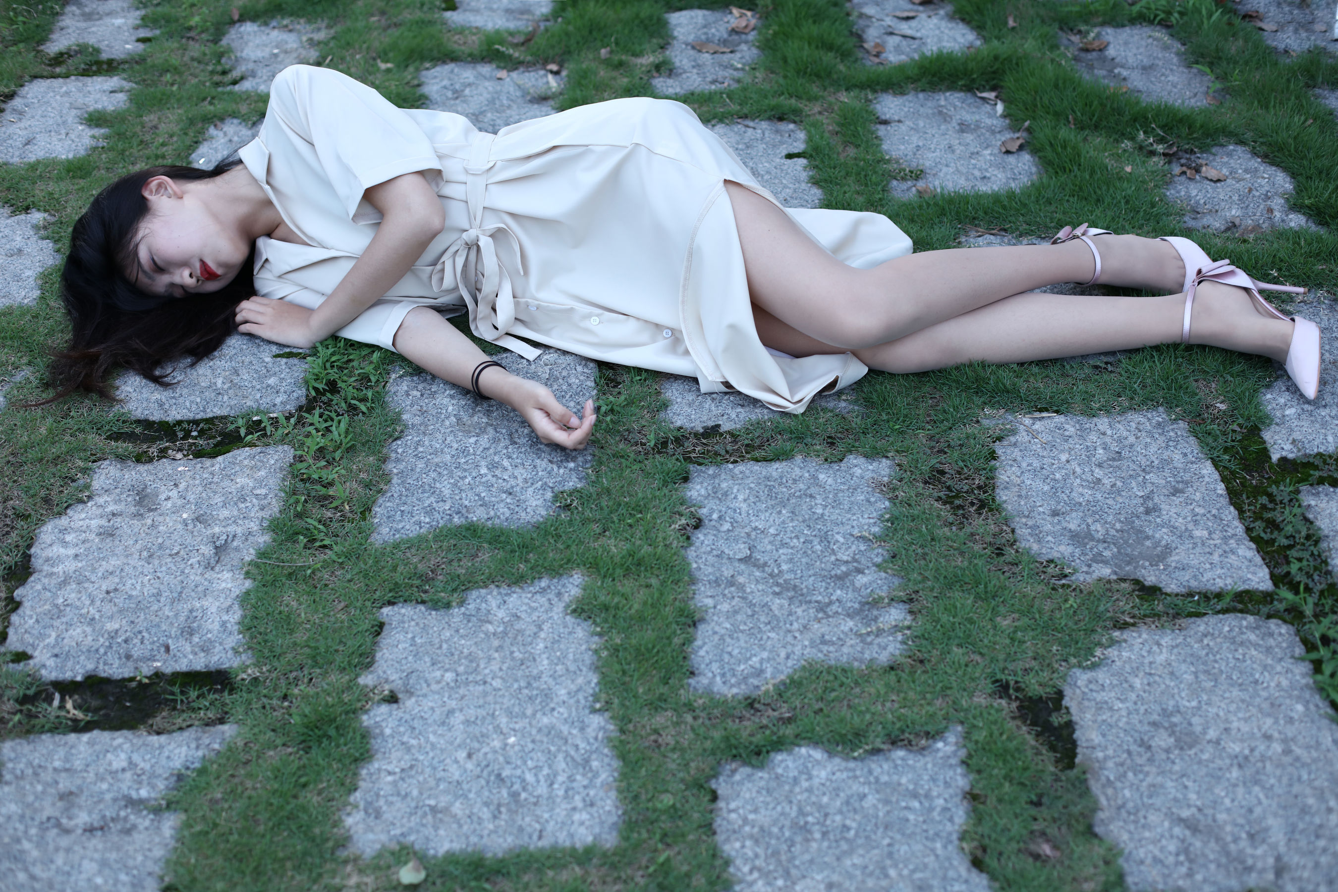 [奈丝] NO.131 小橙子 户外躺拍_第5张