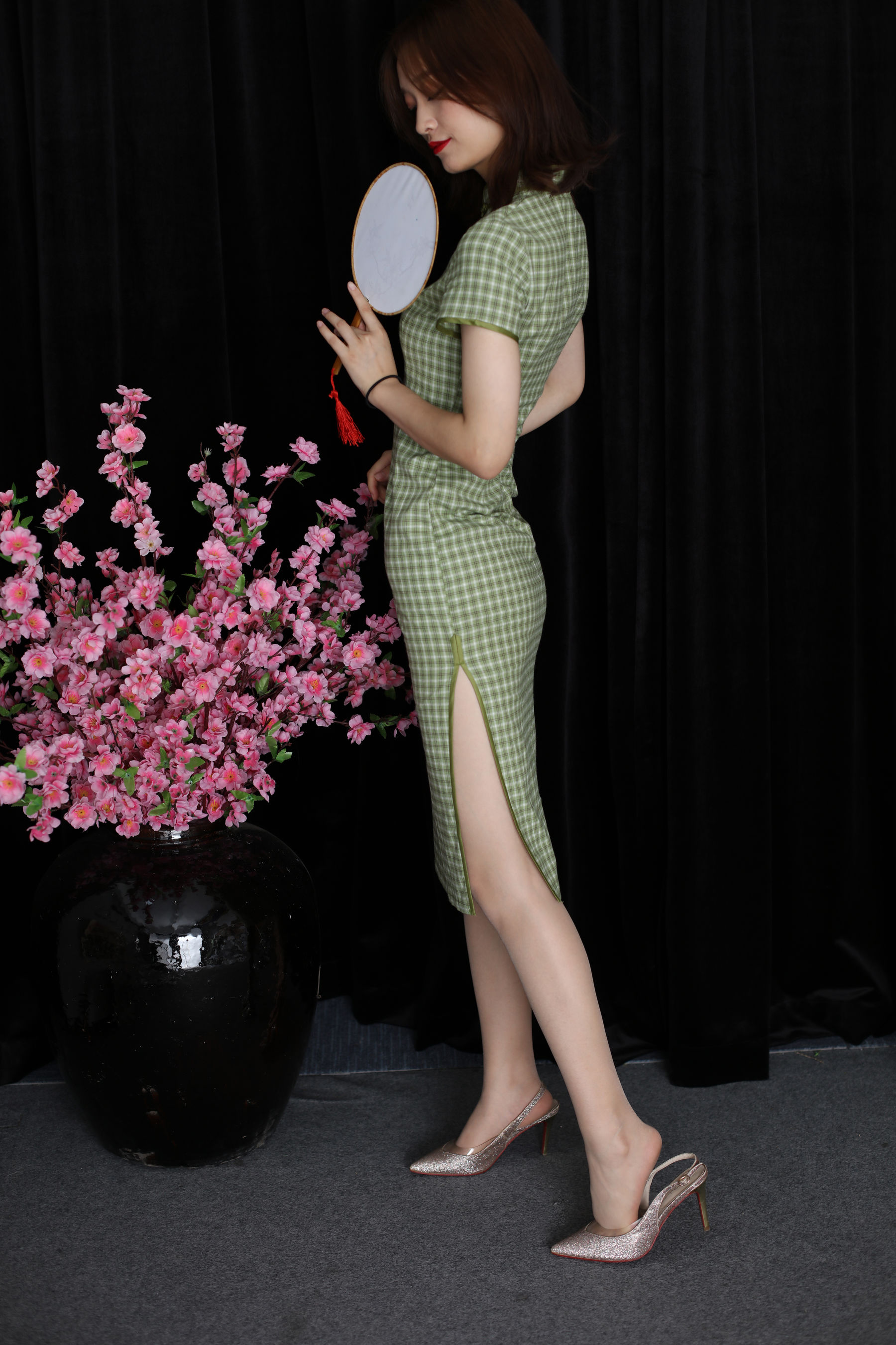 [奈丝] NO.143 莹莹 扇与旗袍_第1张