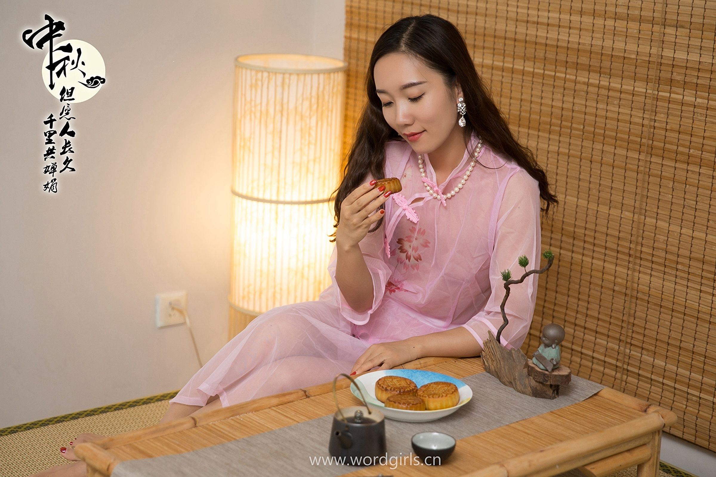[头条女神WordGirls] 小乔 旗袍明月千里寄相思_第1张