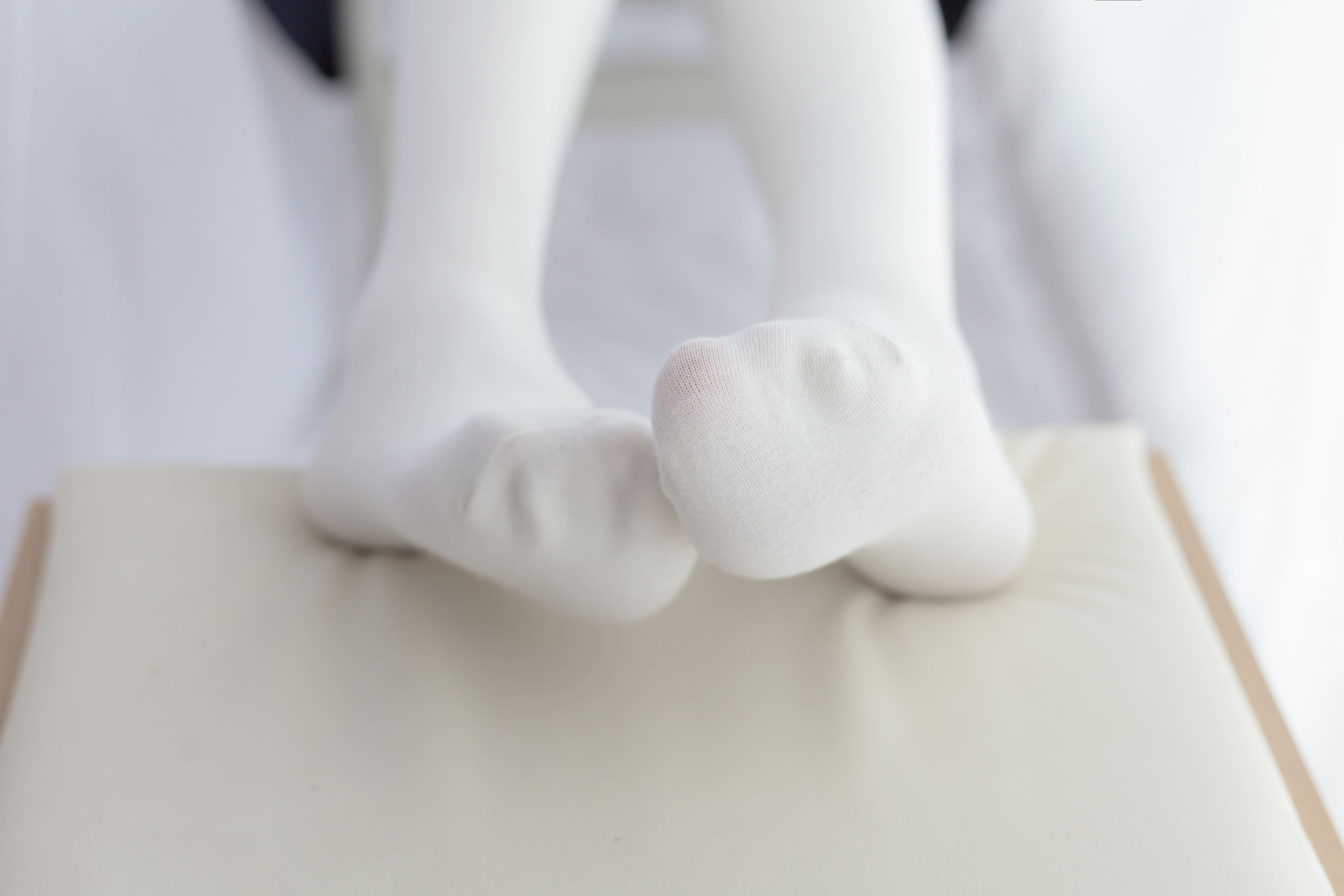 [少女秩序] VOL.008 过膝白丝短裙_第3张