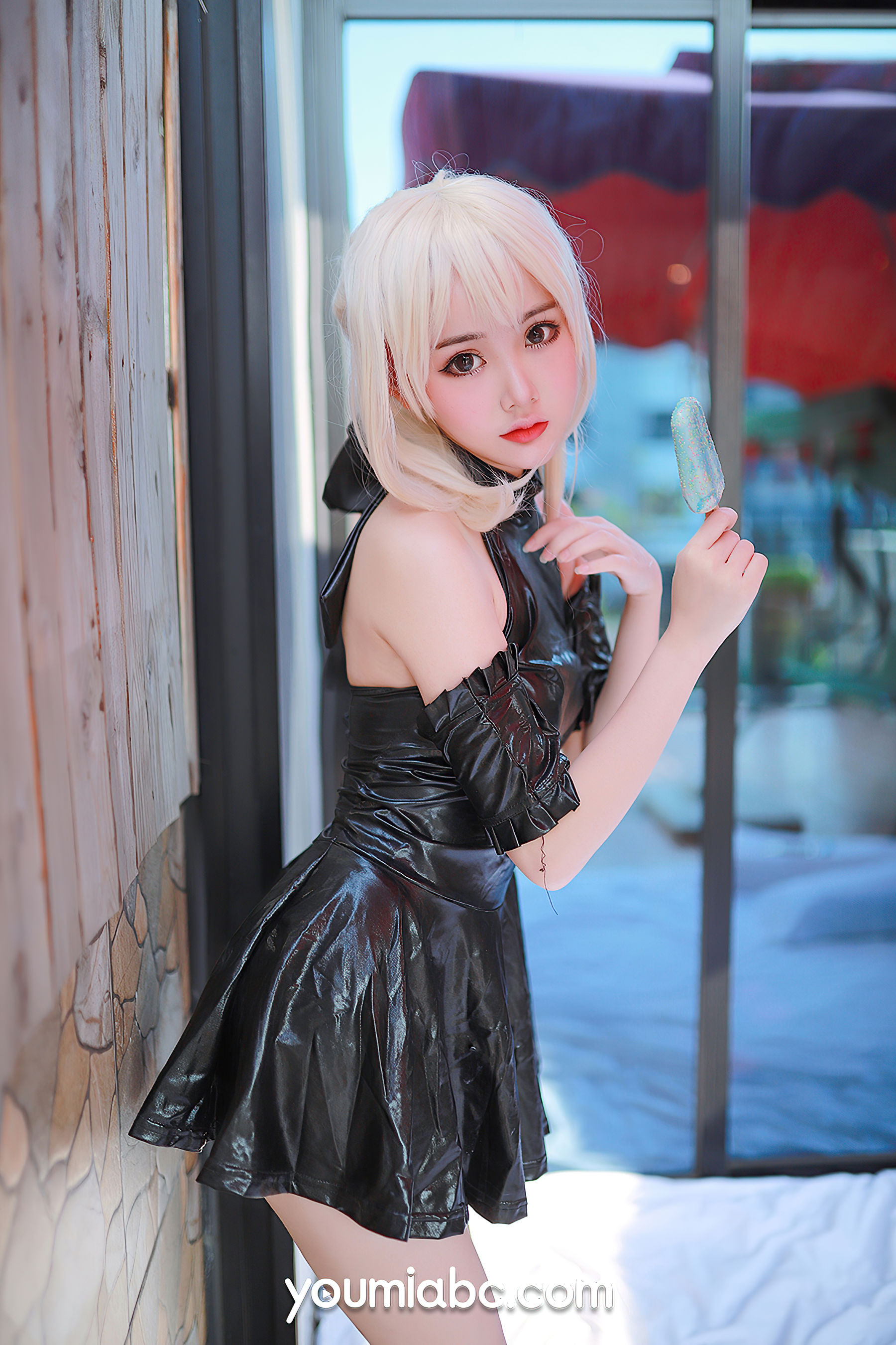 [尤蜜YouMiabc]  您的蛋蛋 湿身黑呆_第2张