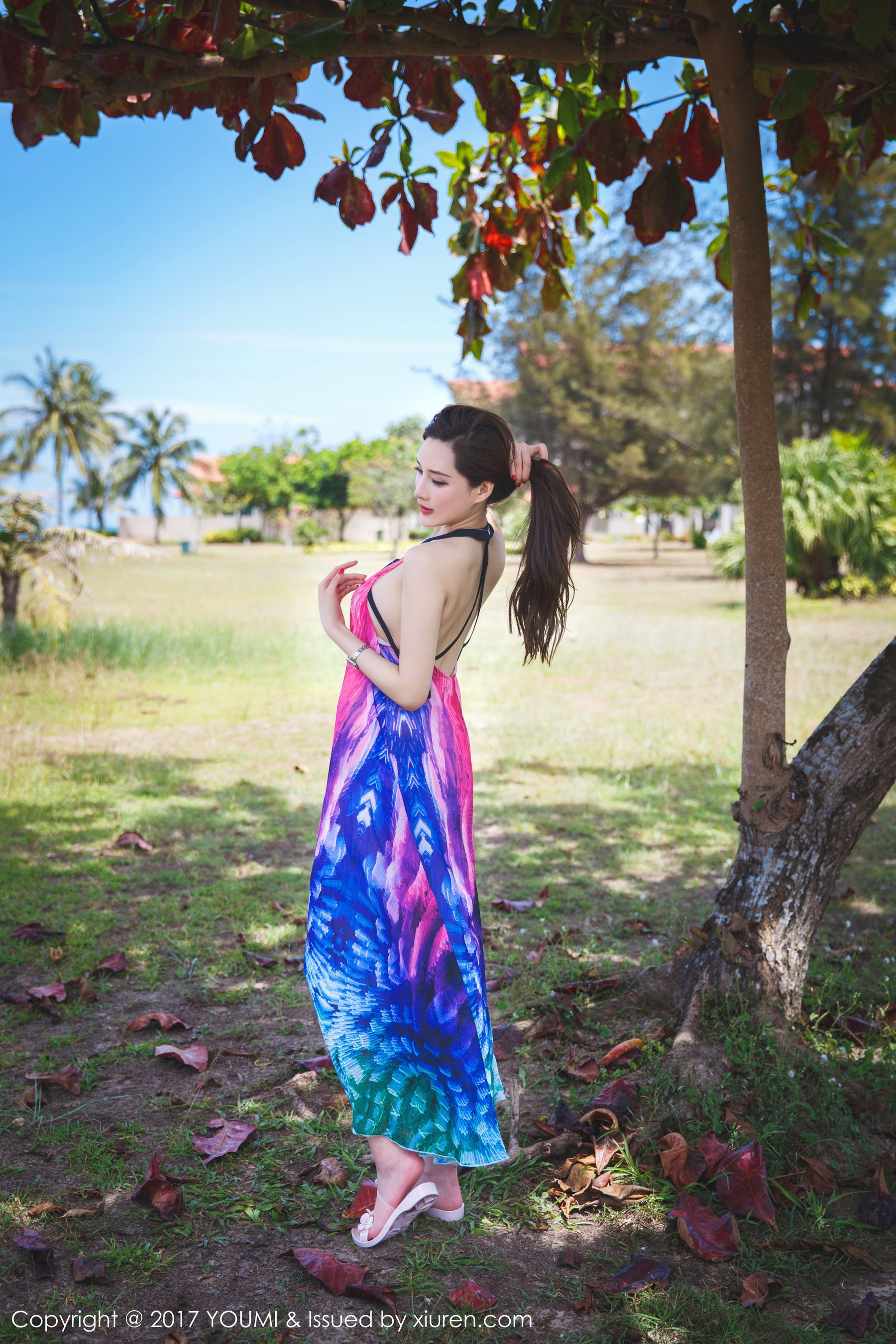 土肥圆矮挫穷《沙滩比基尼+韵味长裙》 [尤蜜荟YouMi] Vol.029_第2张