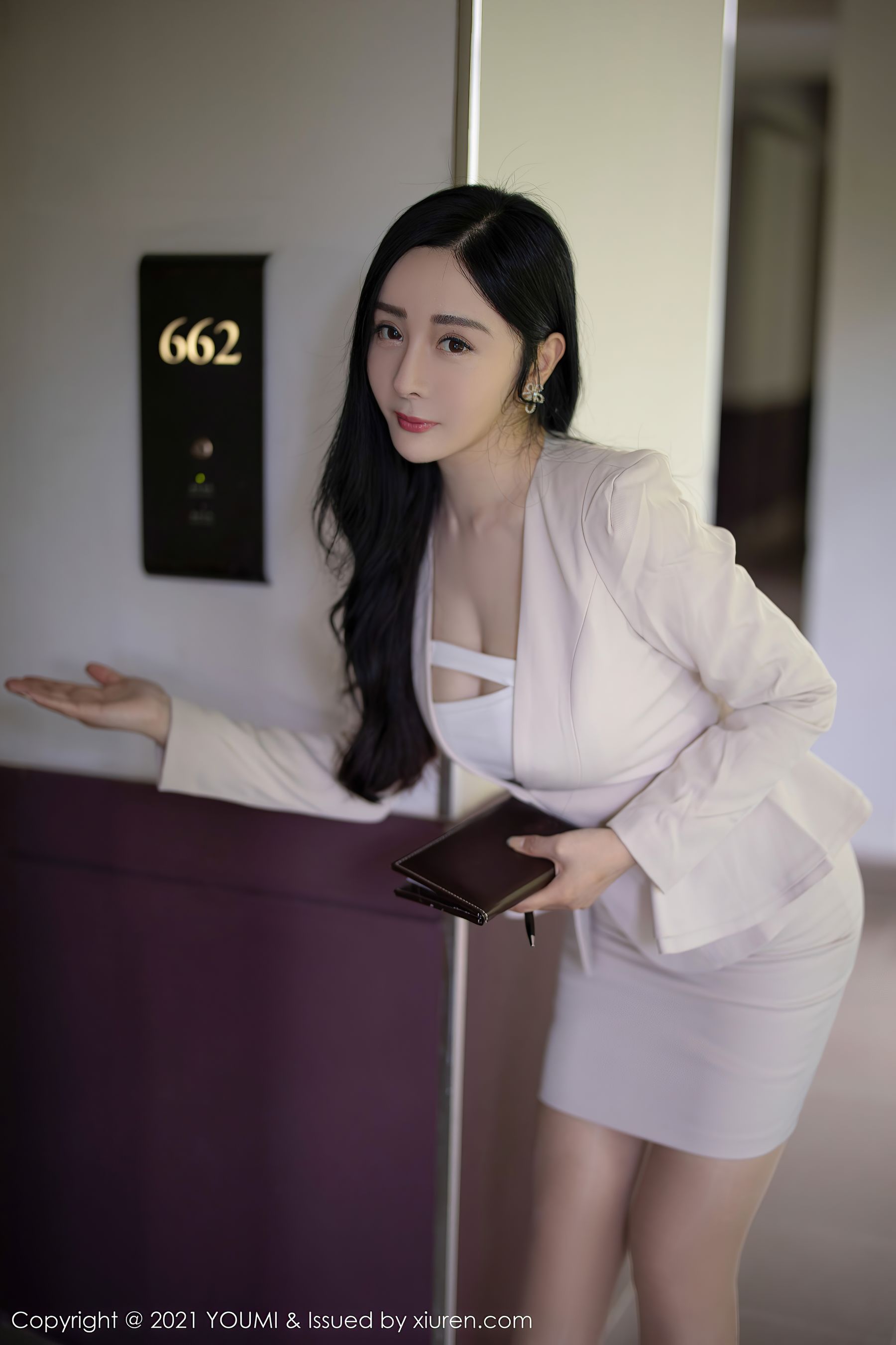 [尤蜜荟YouMi] Vol.695 允爾_第2张