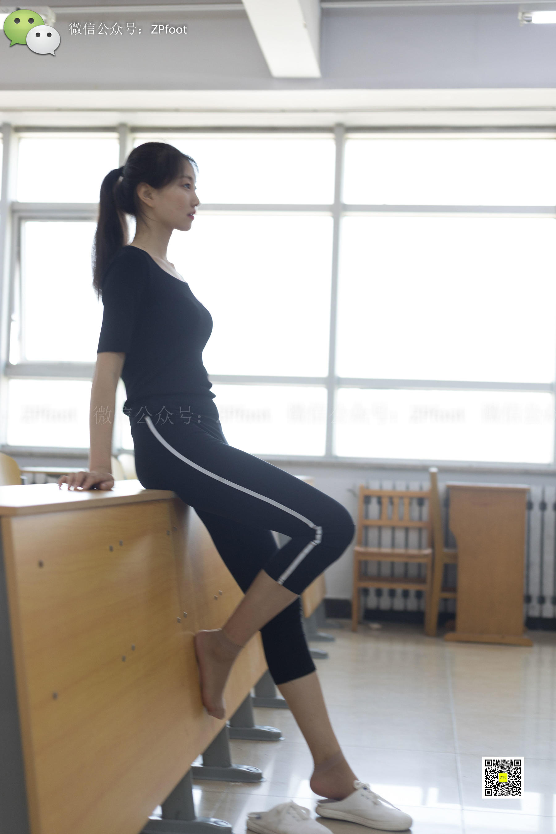 [山茶摄影LSS] NO.004  教室短丝裸足_第1张