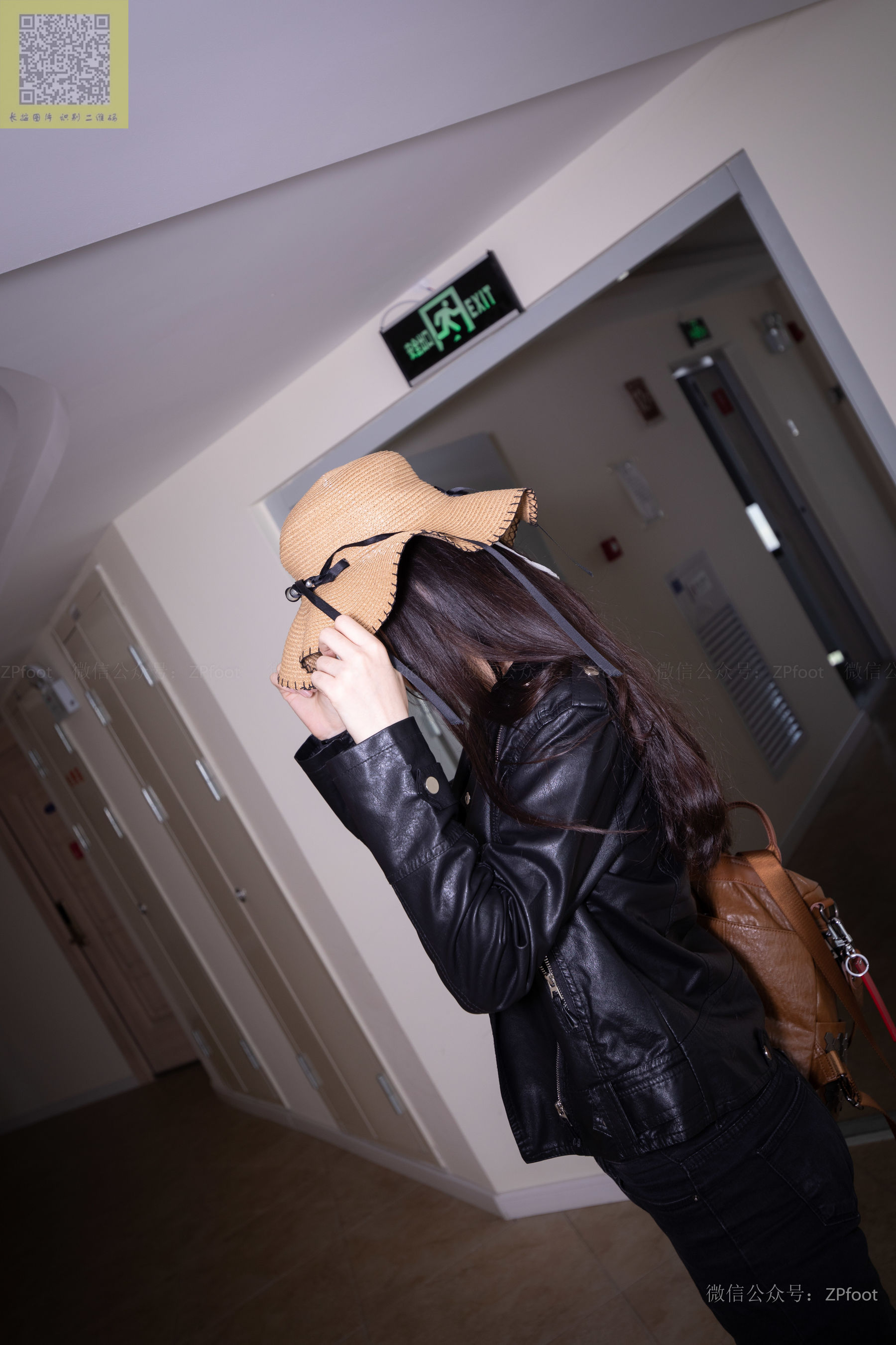 [山茶摄影LSS] NO.086  进门就把袜子脱了洗了_第1张