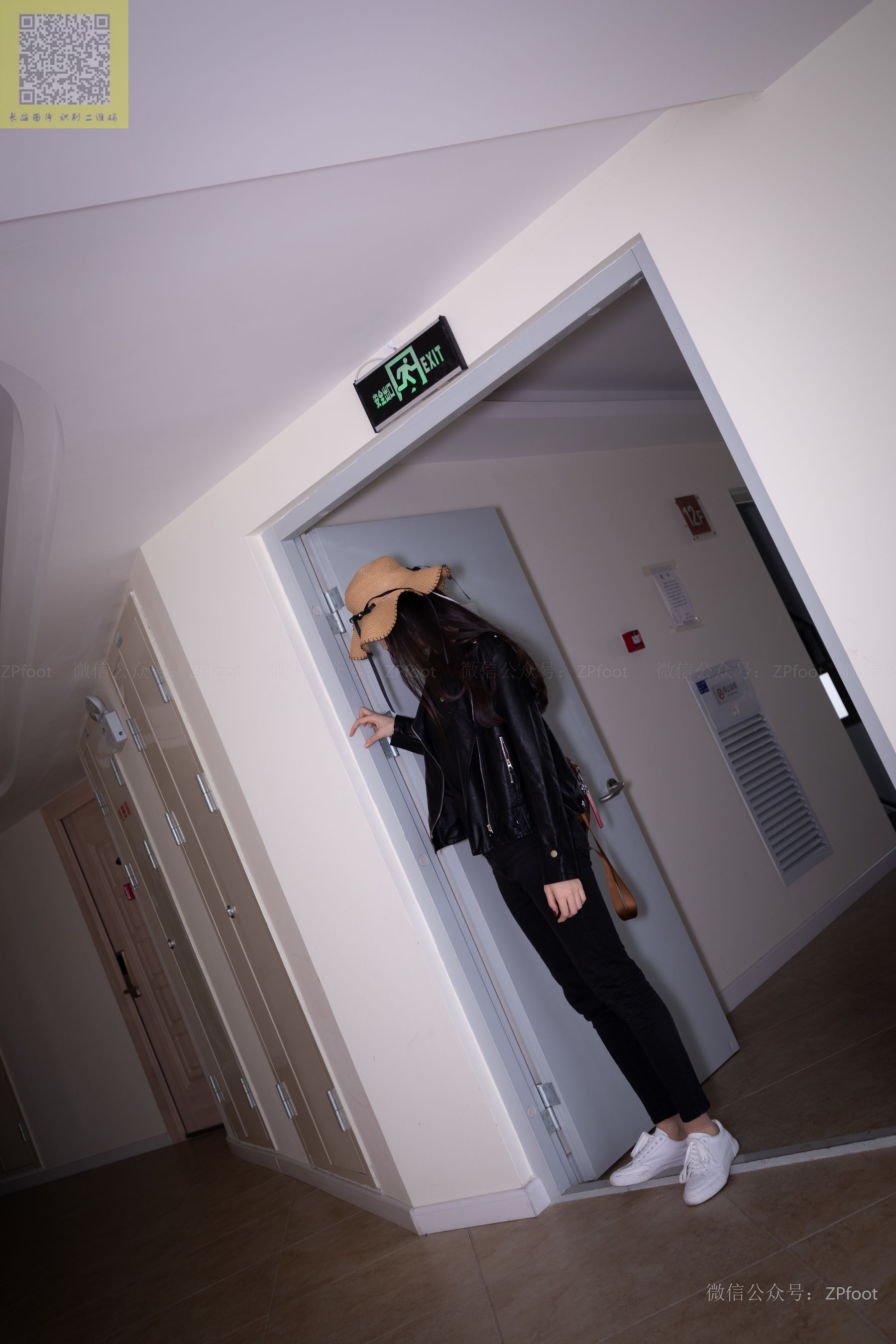 [山茶摄影LSS] NO.086  进门就把袜子脱了洗了_第2张