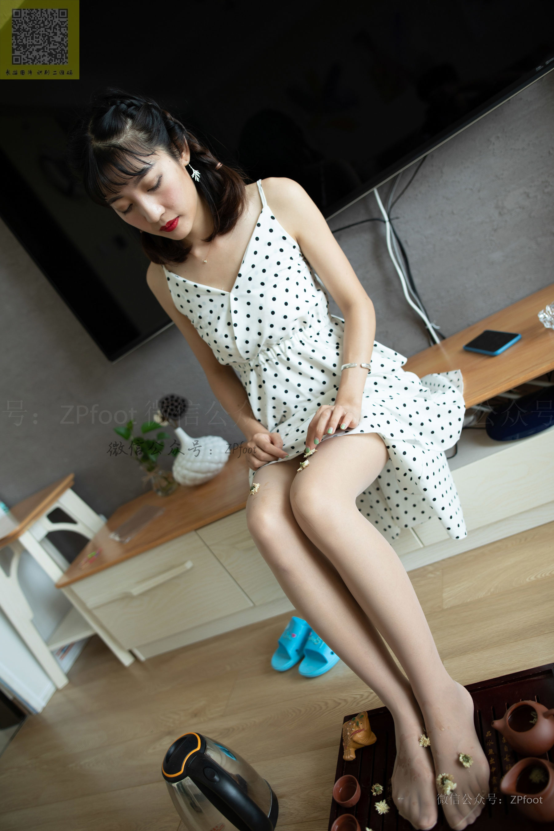 [山茶摄影LSS] NO.126  丝袜泡茶_第1张