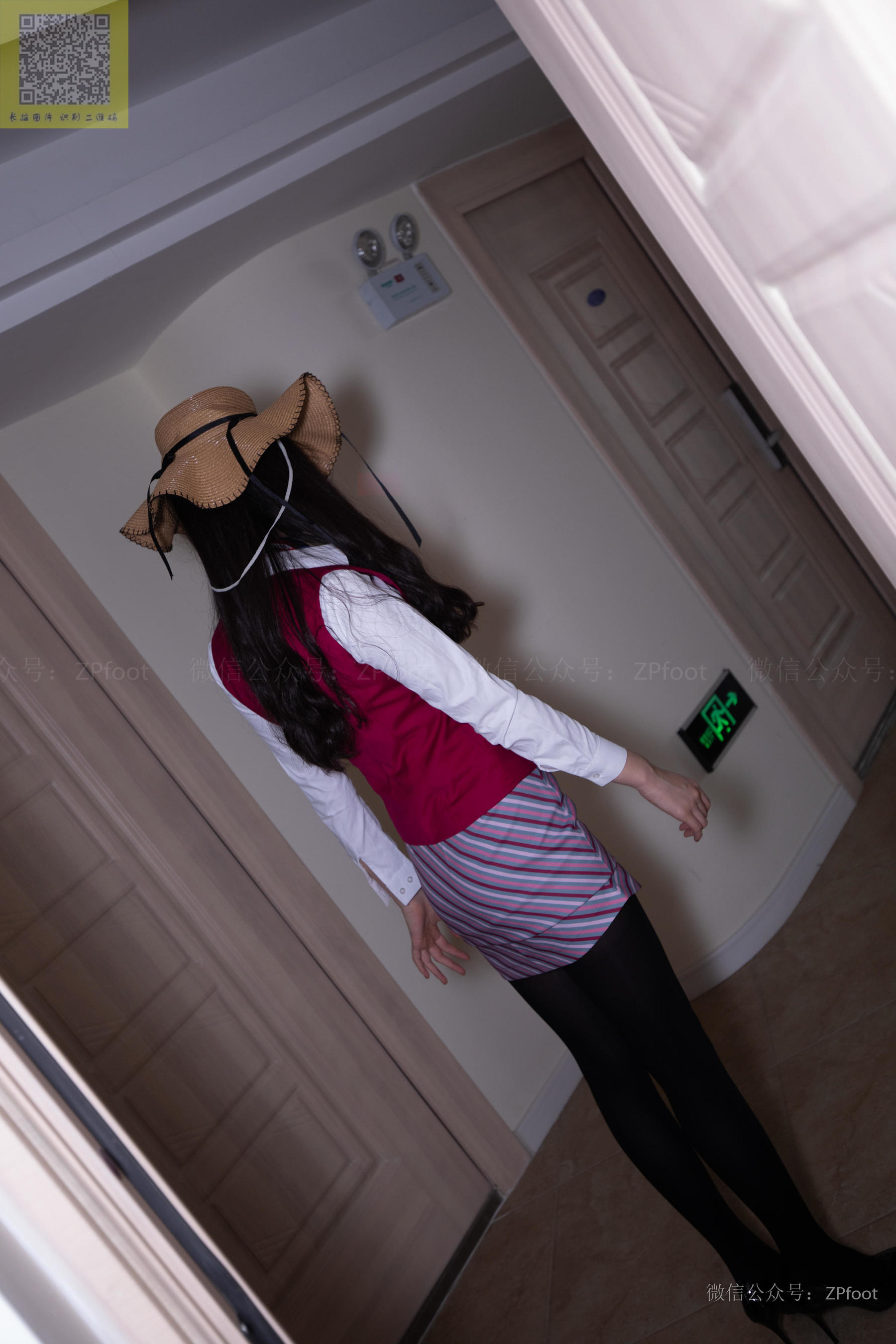 [山茶摄影LSS] NO.303 酸奶掉在丝袜上_第3张