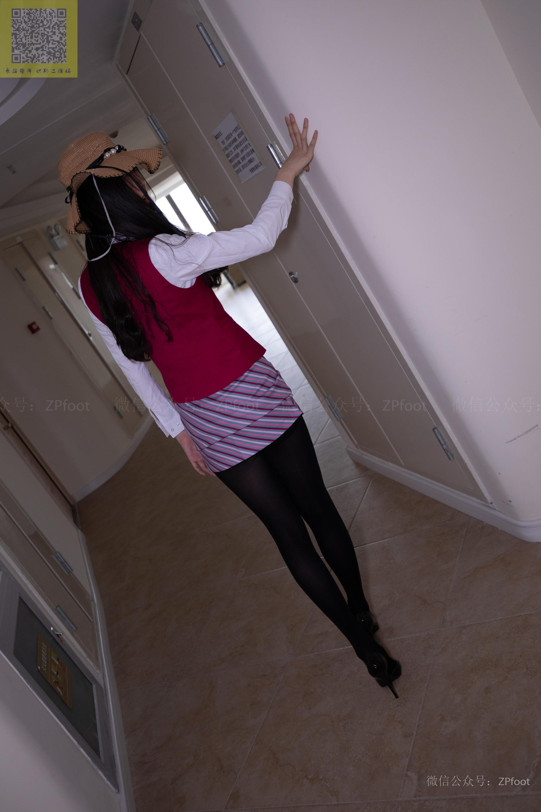 [山茶摄影LSS] NO.303 酸奶掉在丝袜上_第4张