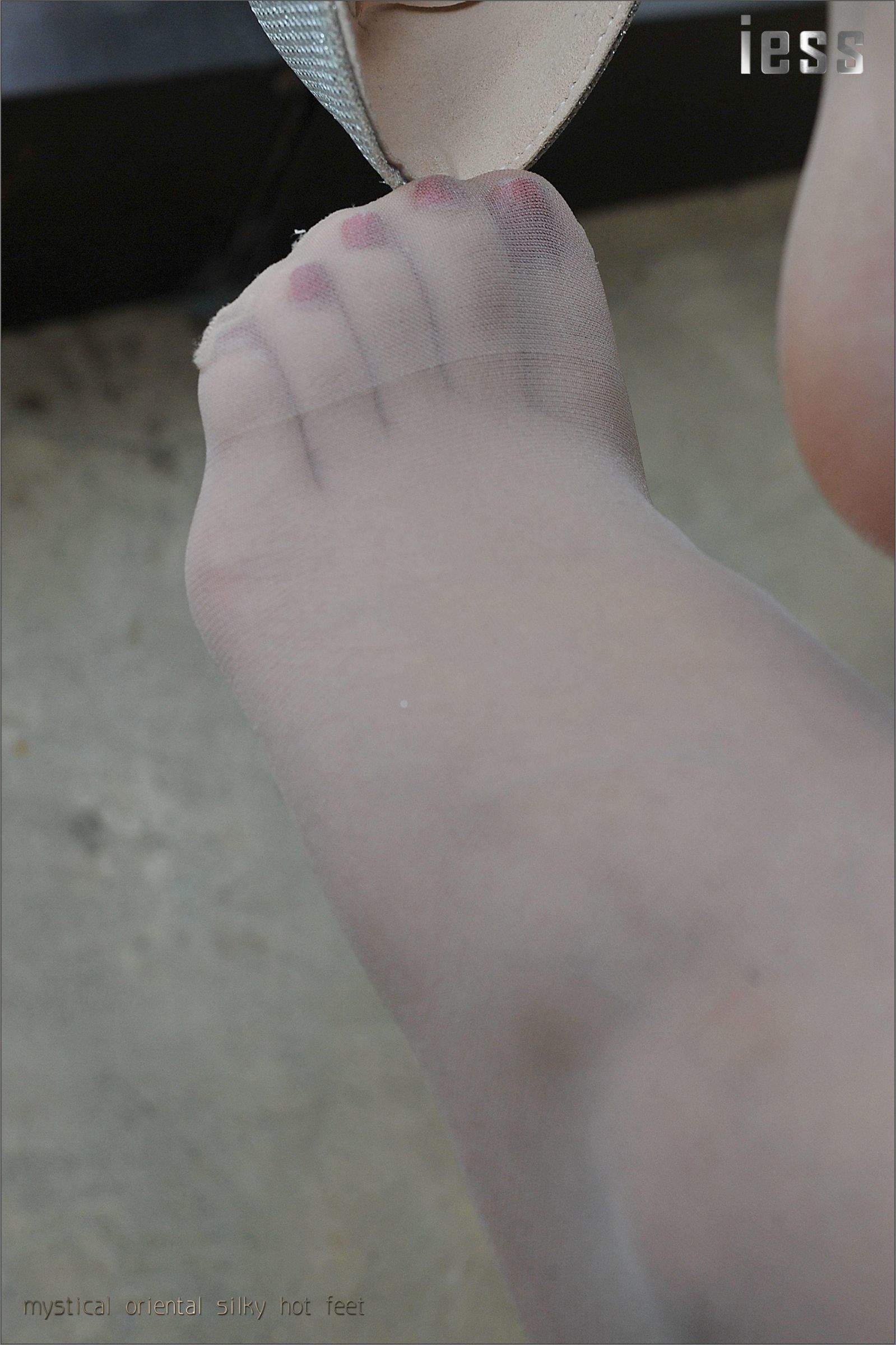 丝足便当008 张馨月 《丝足高跟与牛仔裤 2》[IESS异思趣向]_第3张