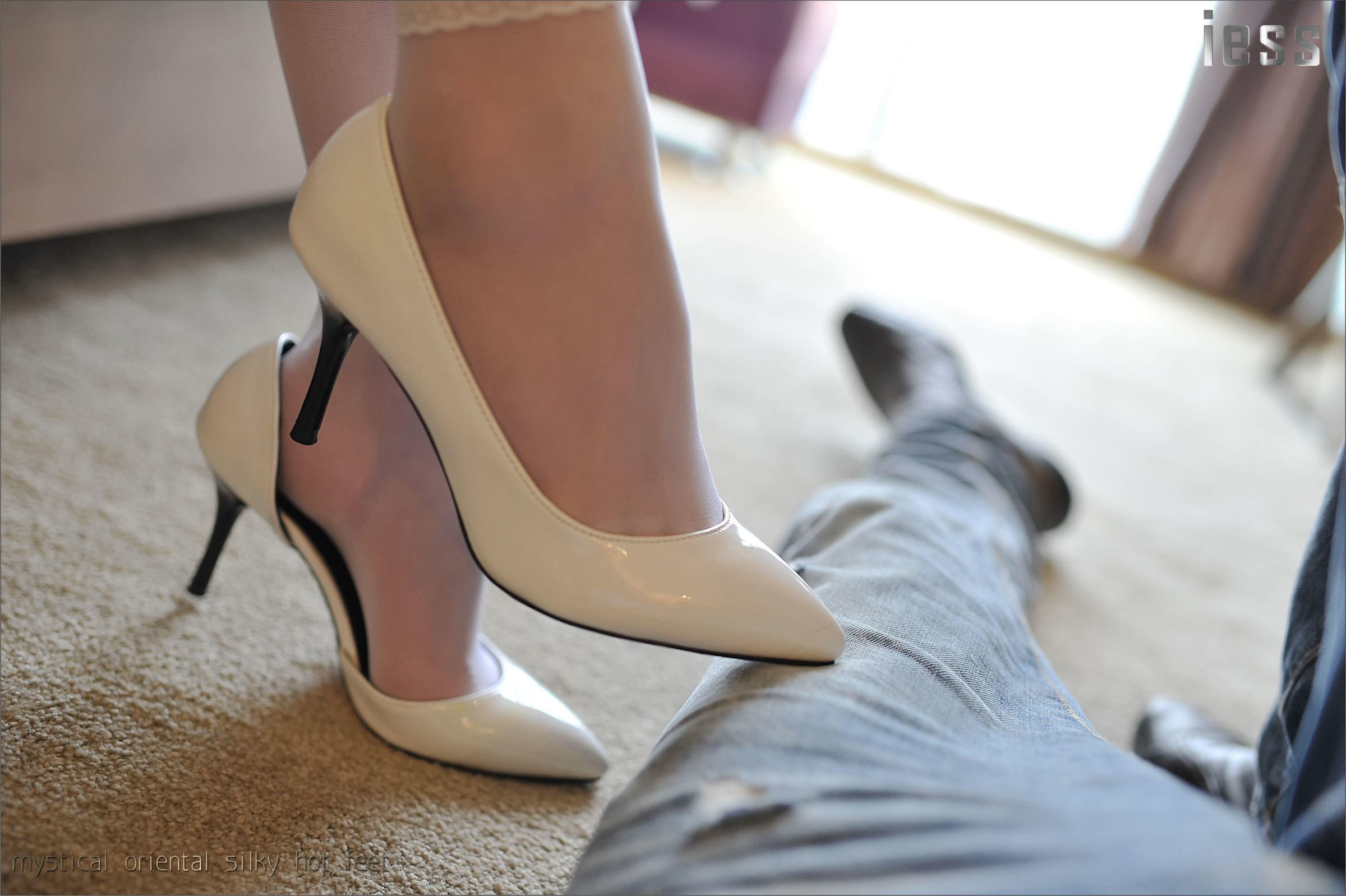 丝足便当028 优优 《白丝职场丝狱女模特》[IESS异思趣向]_第5张