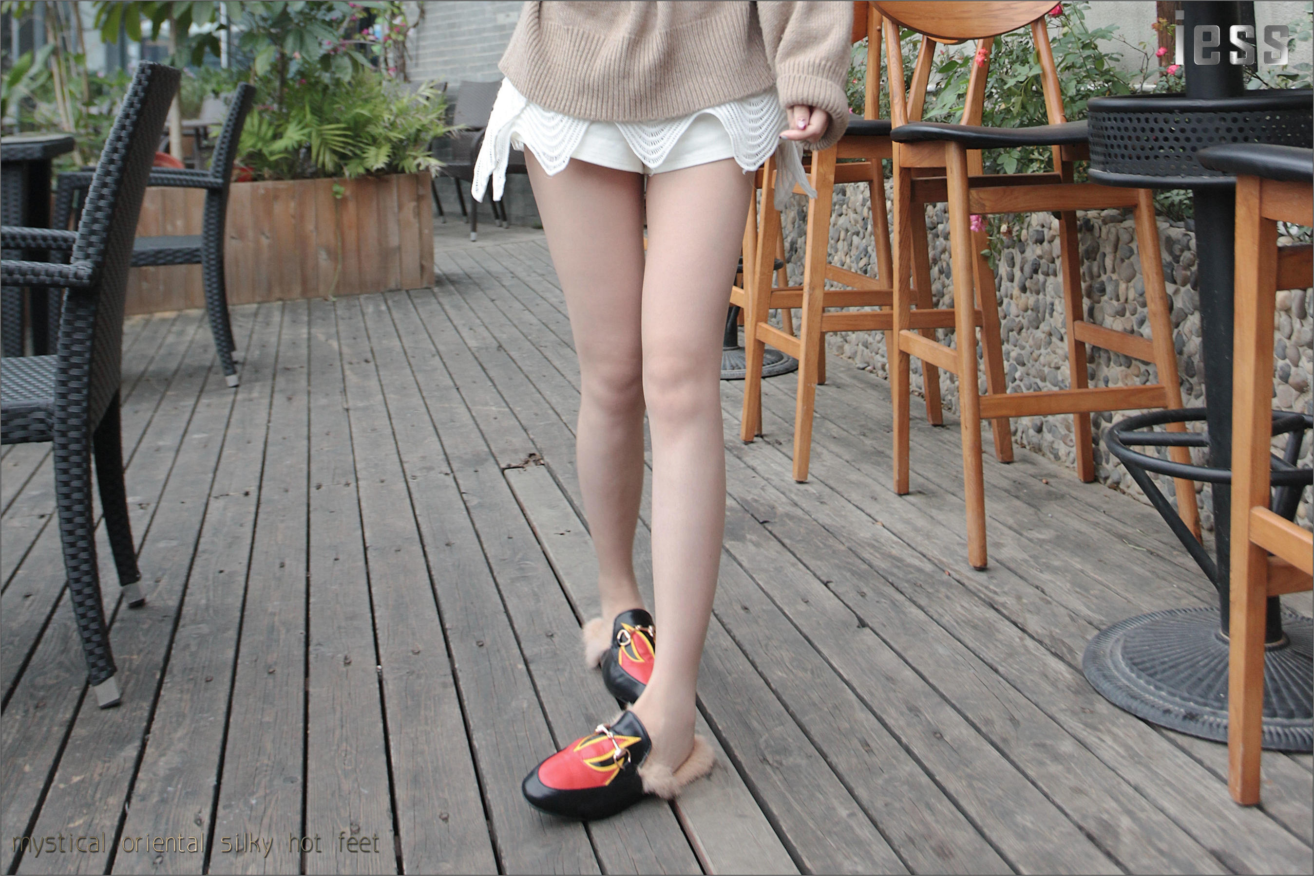 丝足便当035 YY 《皮拖+超薄丝》[IESS异思趣向]_第2张