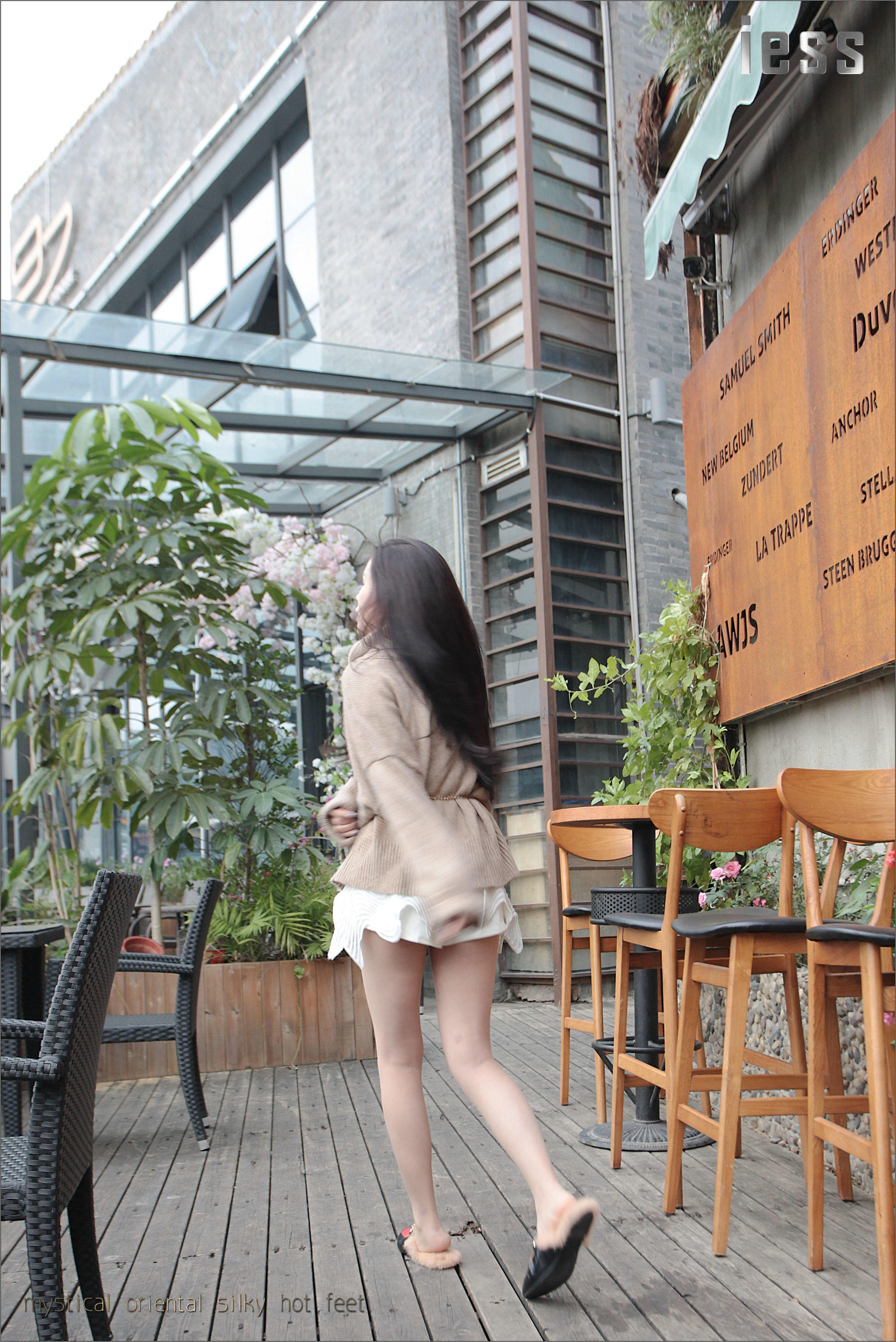 丝足便当035 YY 《皮拖+超薄丝》[IESS异思趣向]_第5张