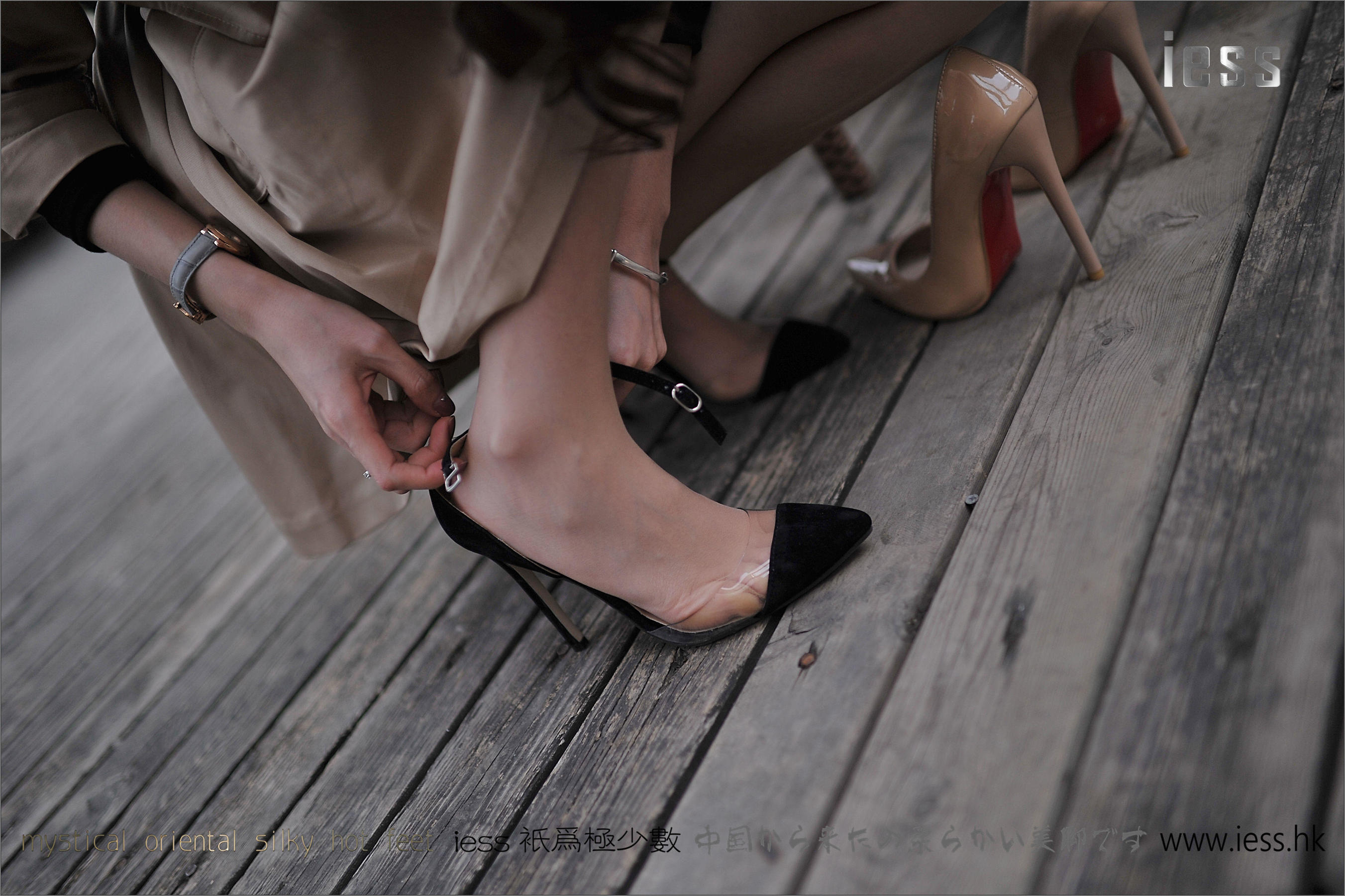 丝足便当036 佳佳 《女神的露趾缝高跟+超薄肉丝》[IESS异思趣向]_第1张