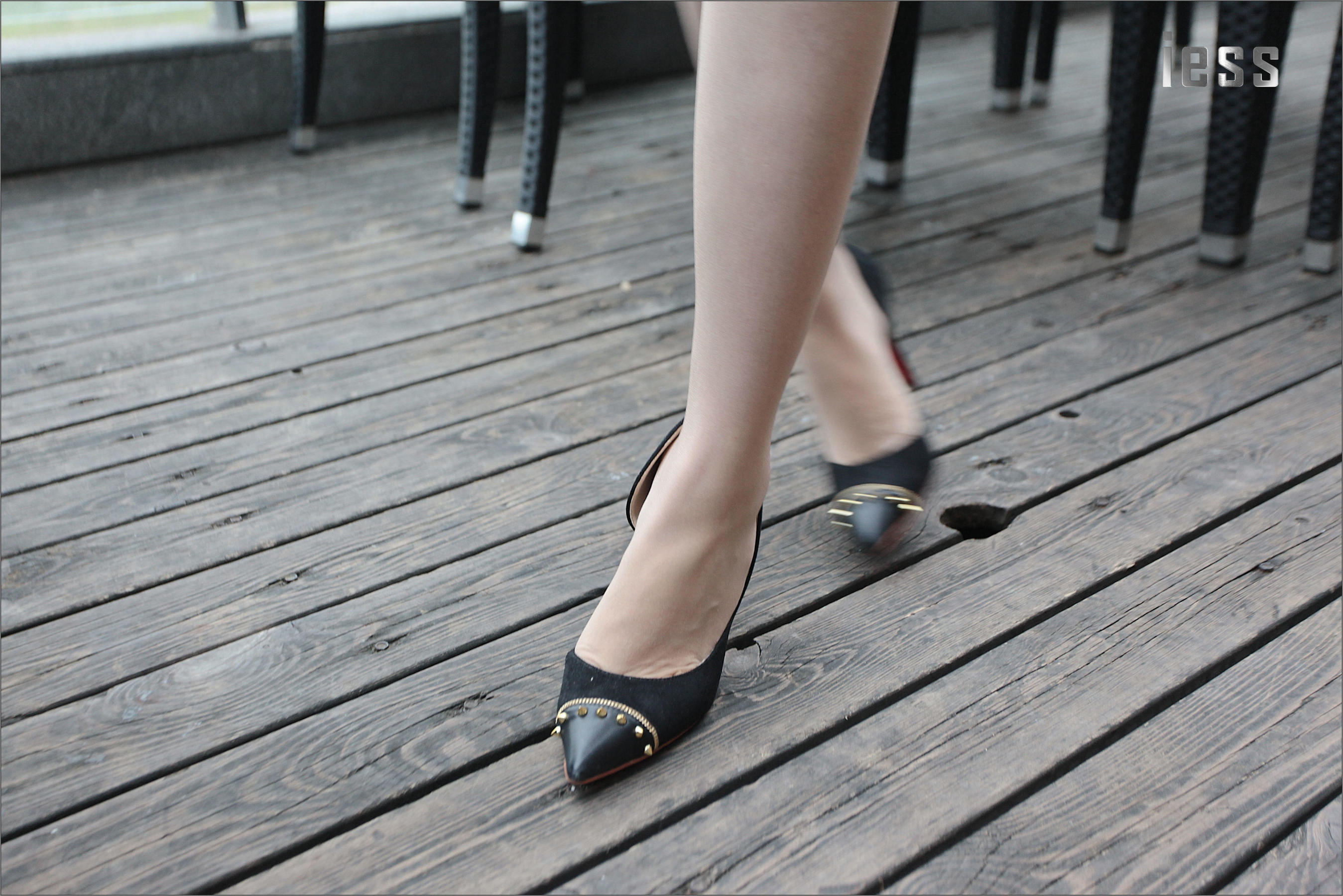 丝足便当039 YY 《柳钉高跟和超薄肉丝》[IESS异思趣向]_第1张