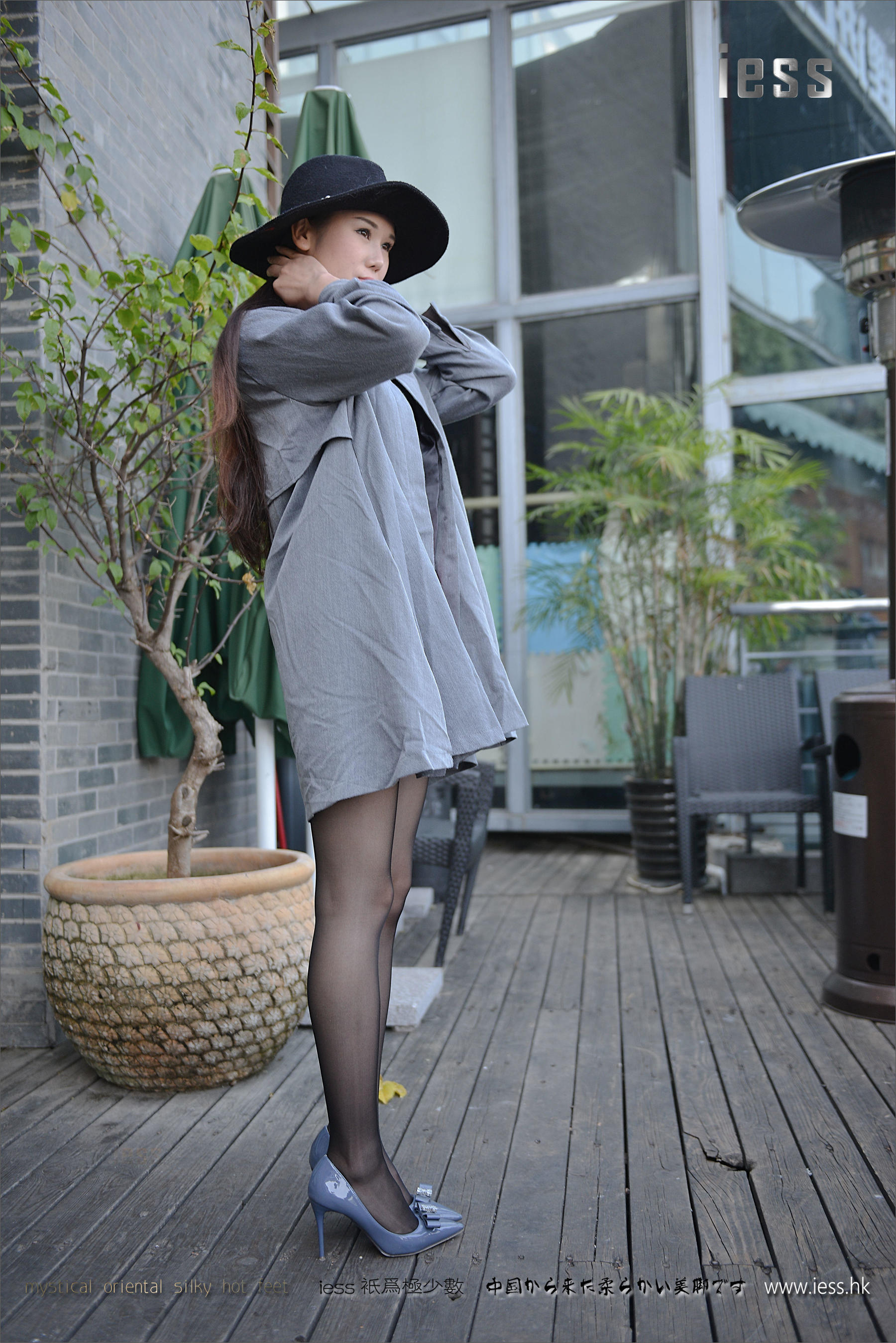 丝足便当094 聪聪和雪梨 《疯狂的黑丝》[IESS异思趣向]_第1张