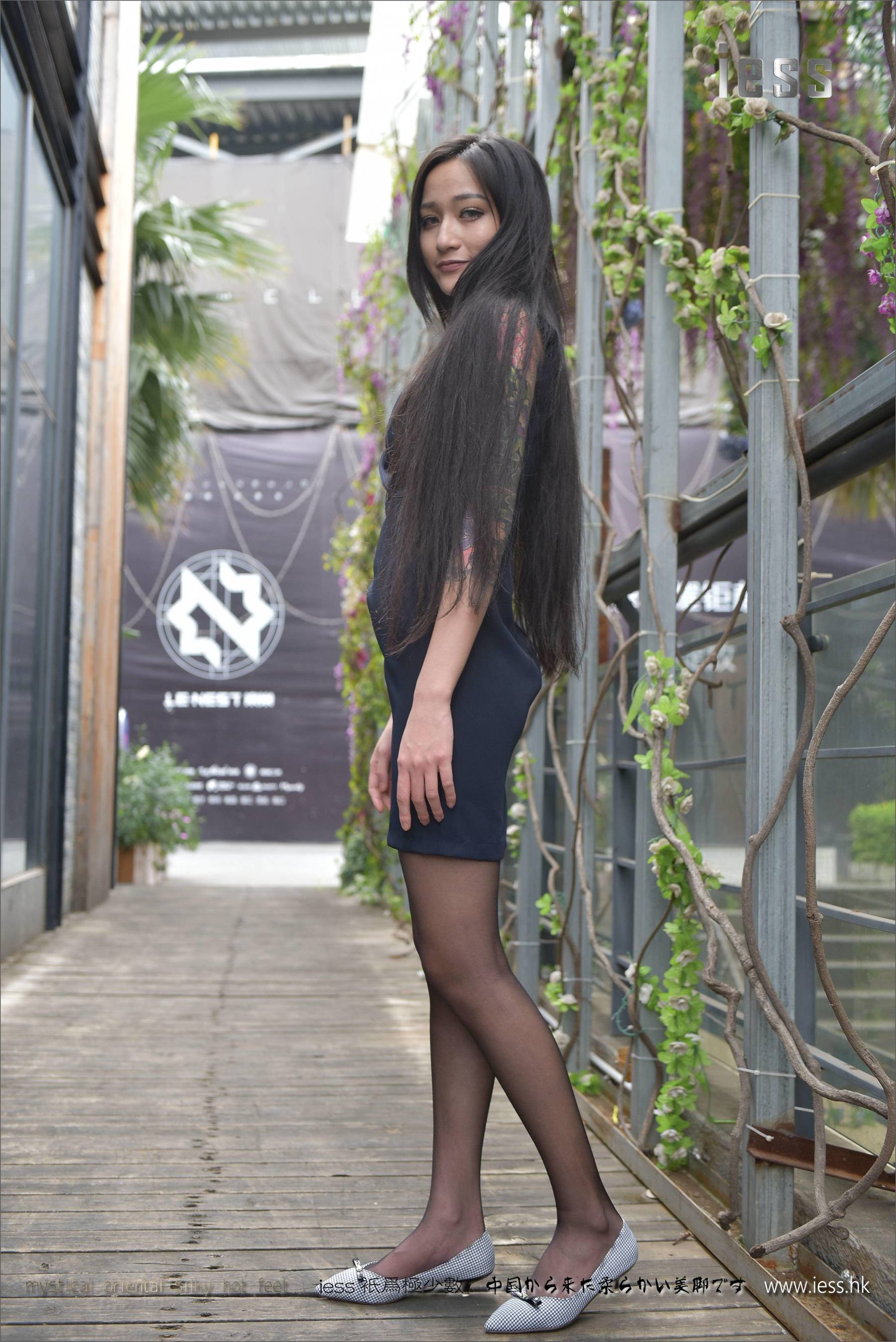 丝足便当110 潇潇 《户外黑丝平底鞋》[IESS异思趣向]_第4张