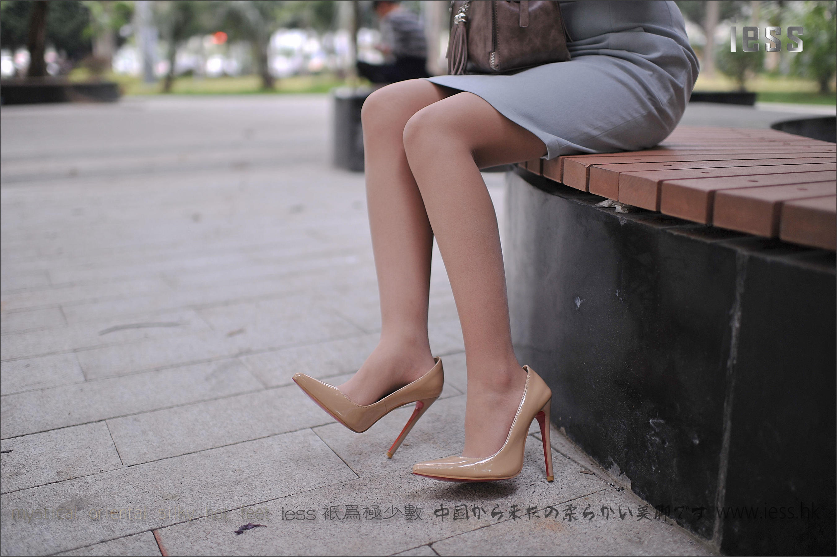 丝足便当127 张馨月《户外丝袜》[IESS异思趣向]_第1张