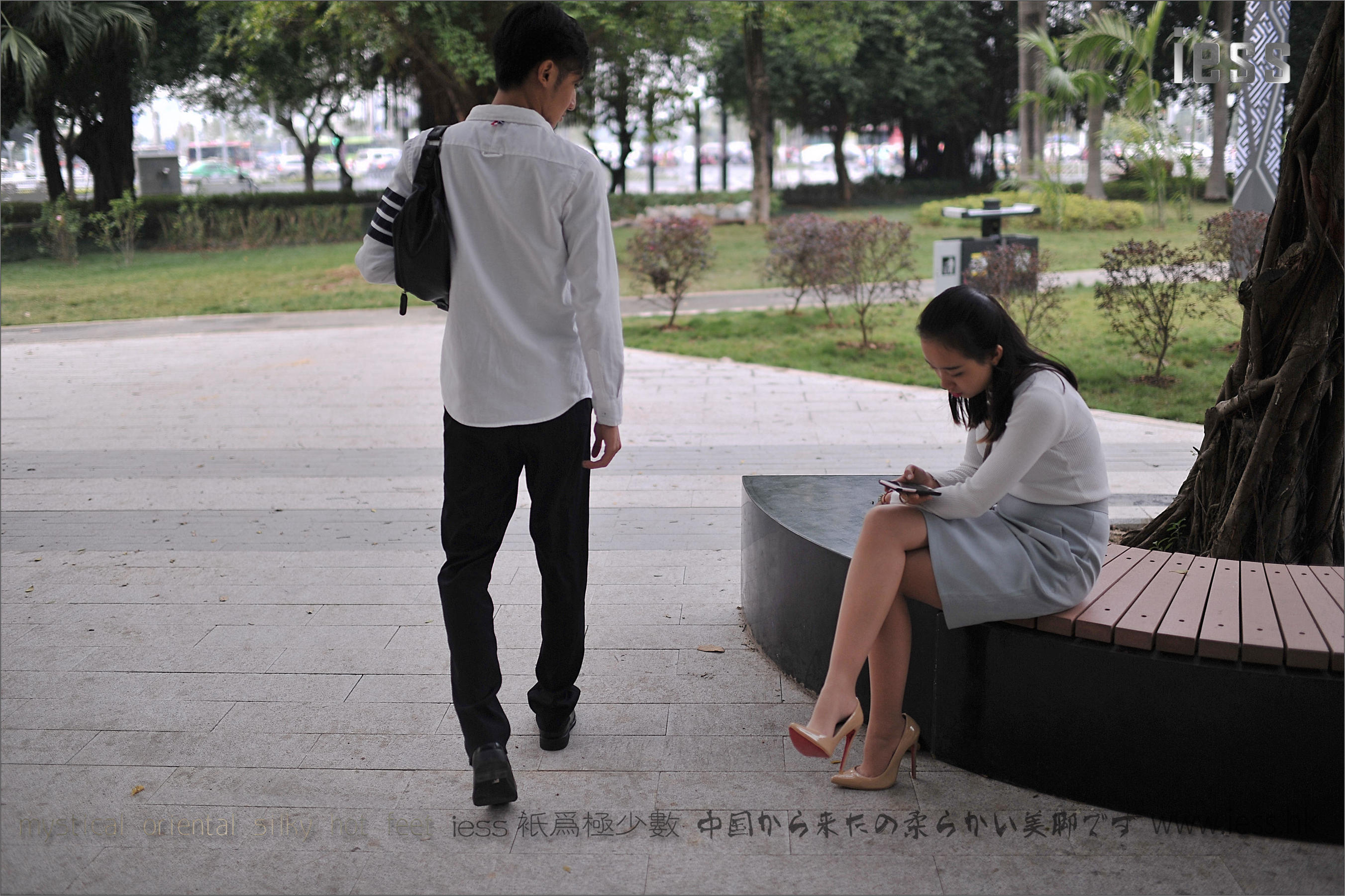 丝足便当127 张馨月《户外丝袜》[IESS异思趣向]_第2张