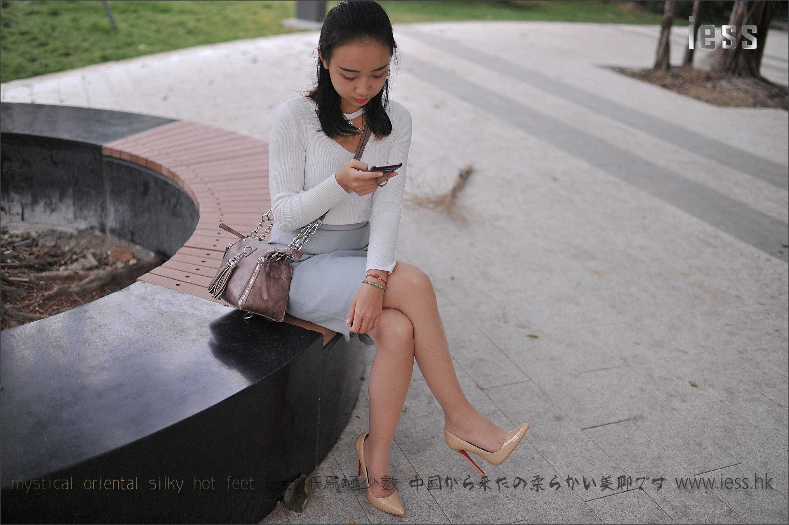 丝足便当127 张馨月《户外丝袜》[IESS异思趣向]_第5张